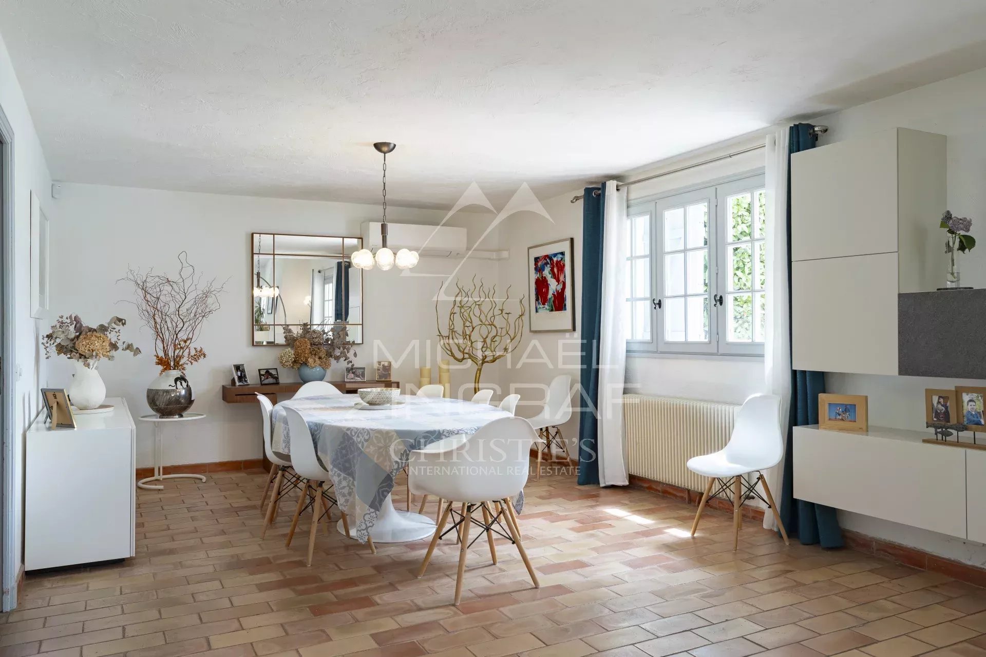 Joint  sale agent : Villa in an elevated position in Mougins