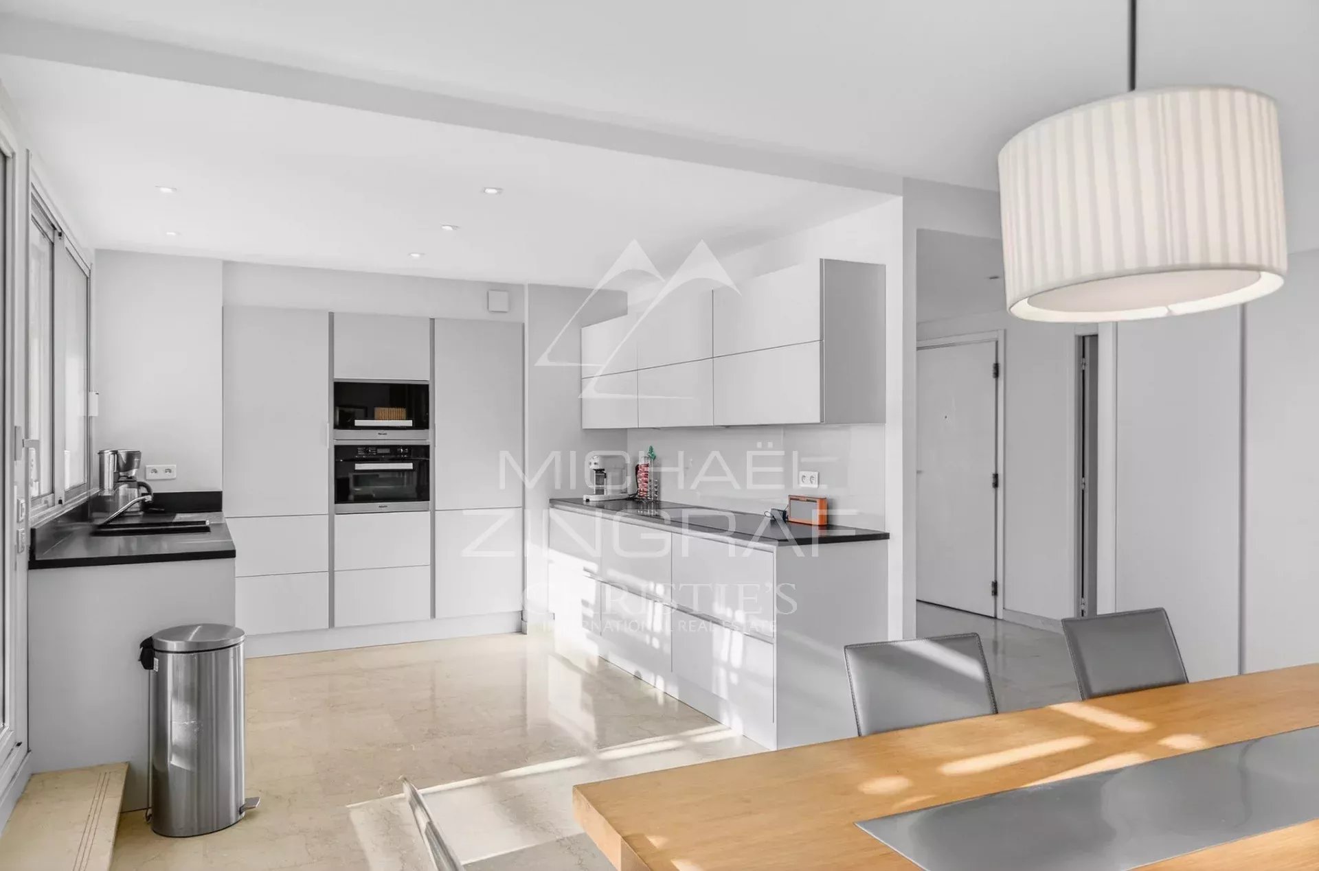 Proche Nice - Penthouse d’exception en dernier Étage avec vue Mer Panoramique