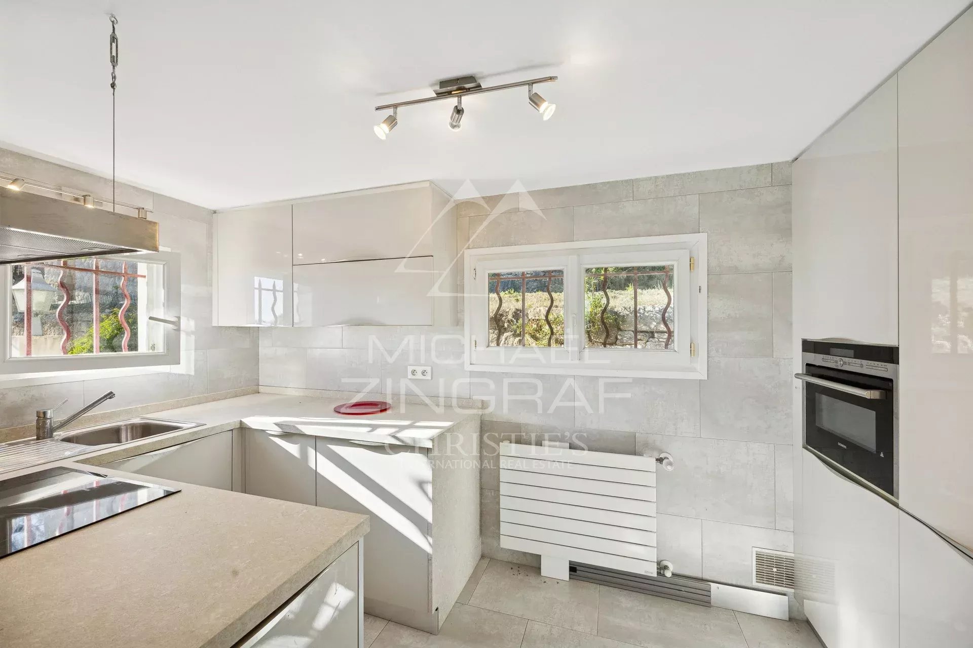 Charming property with panoramic sea view