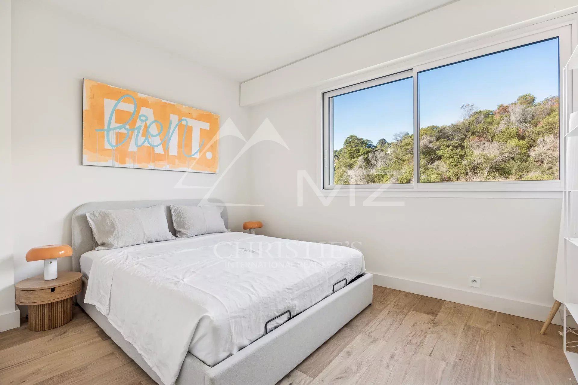 Hervorragende 4-Zimmer-Wohnung in einer prestigeträchtigen Residenz