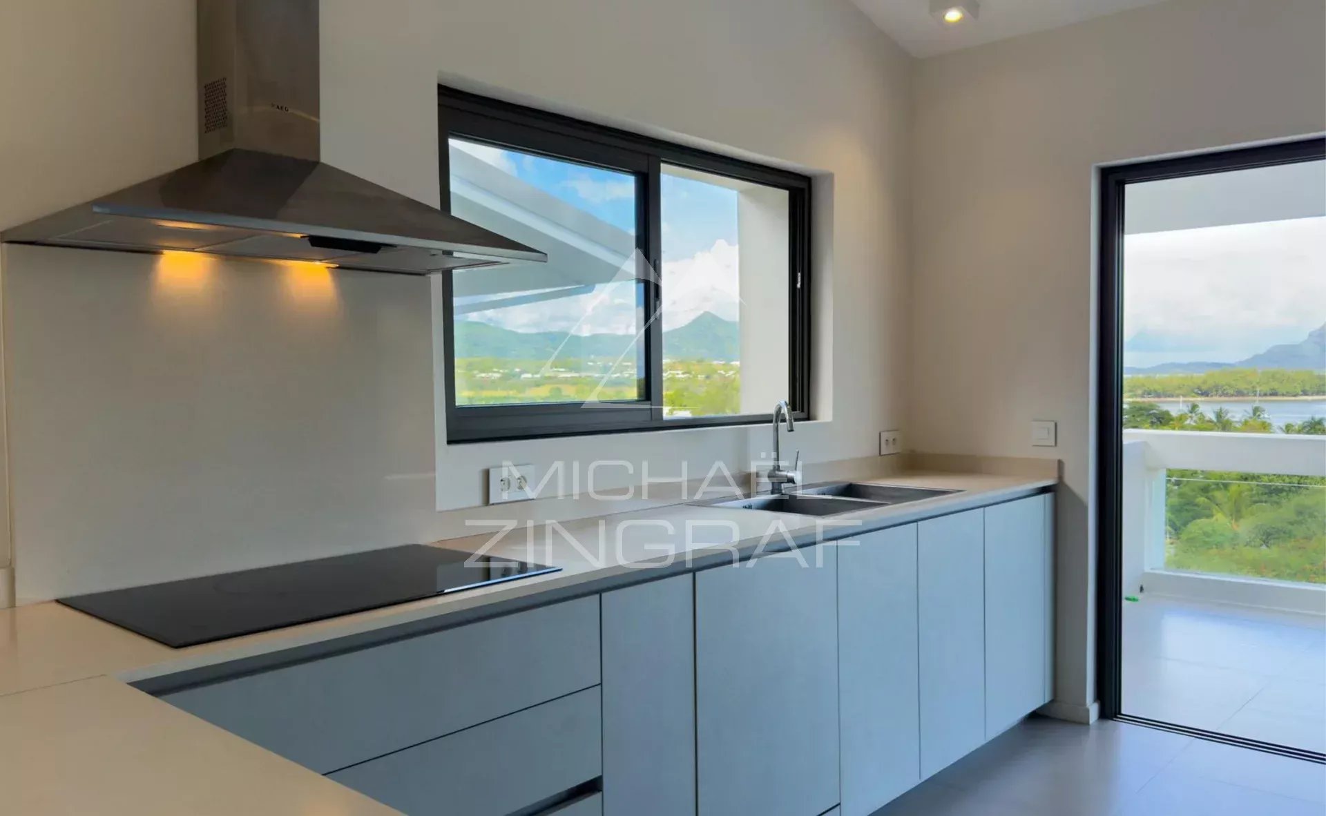 Penthouse d'Exception de 3 Chambres avec Jacuzzi et Vue Panoramique sur l'Océan