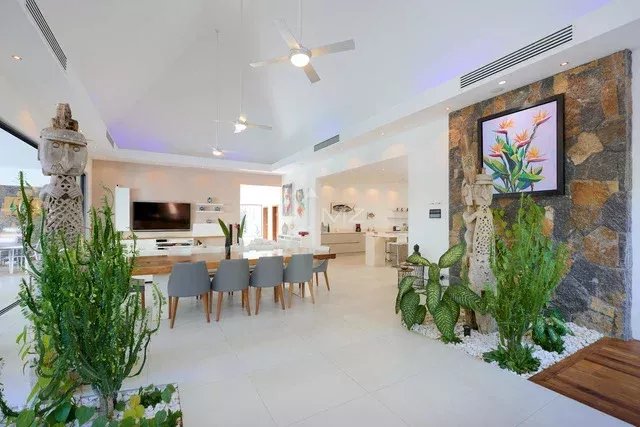 Luxury 4 bedroom Villa in Grand Bay