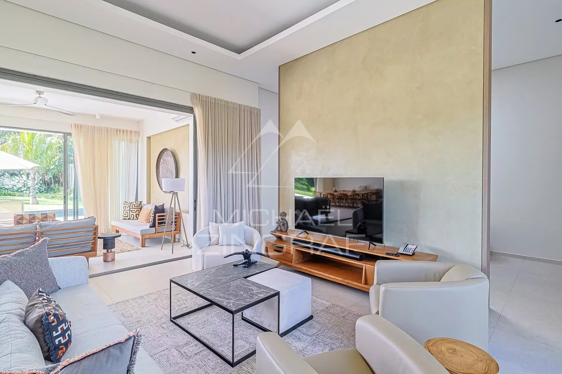 Moderne ebenerdige Villa mit Golfblick in ruhiger Lage