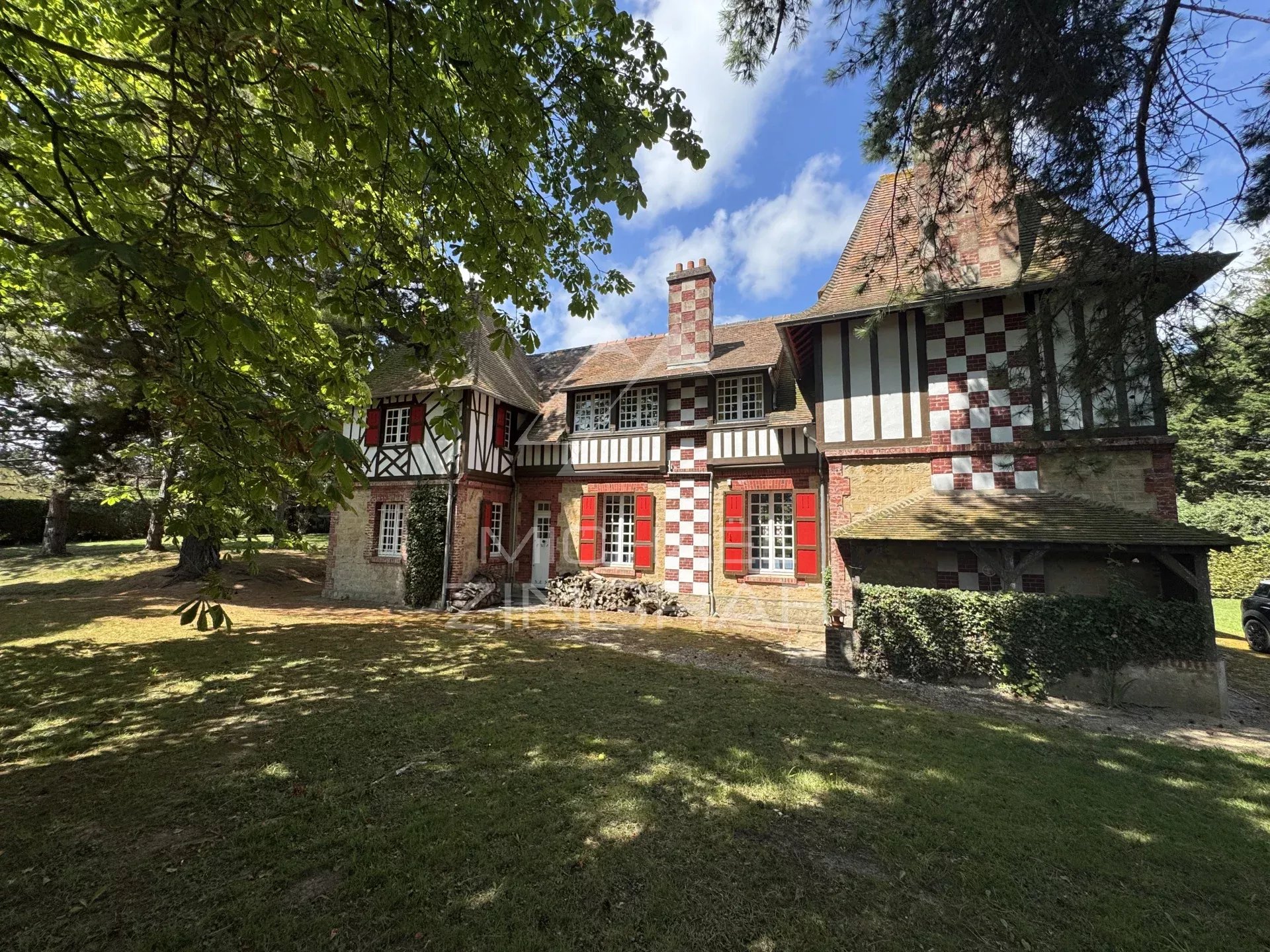 Manoir anglo-normand avec tennis