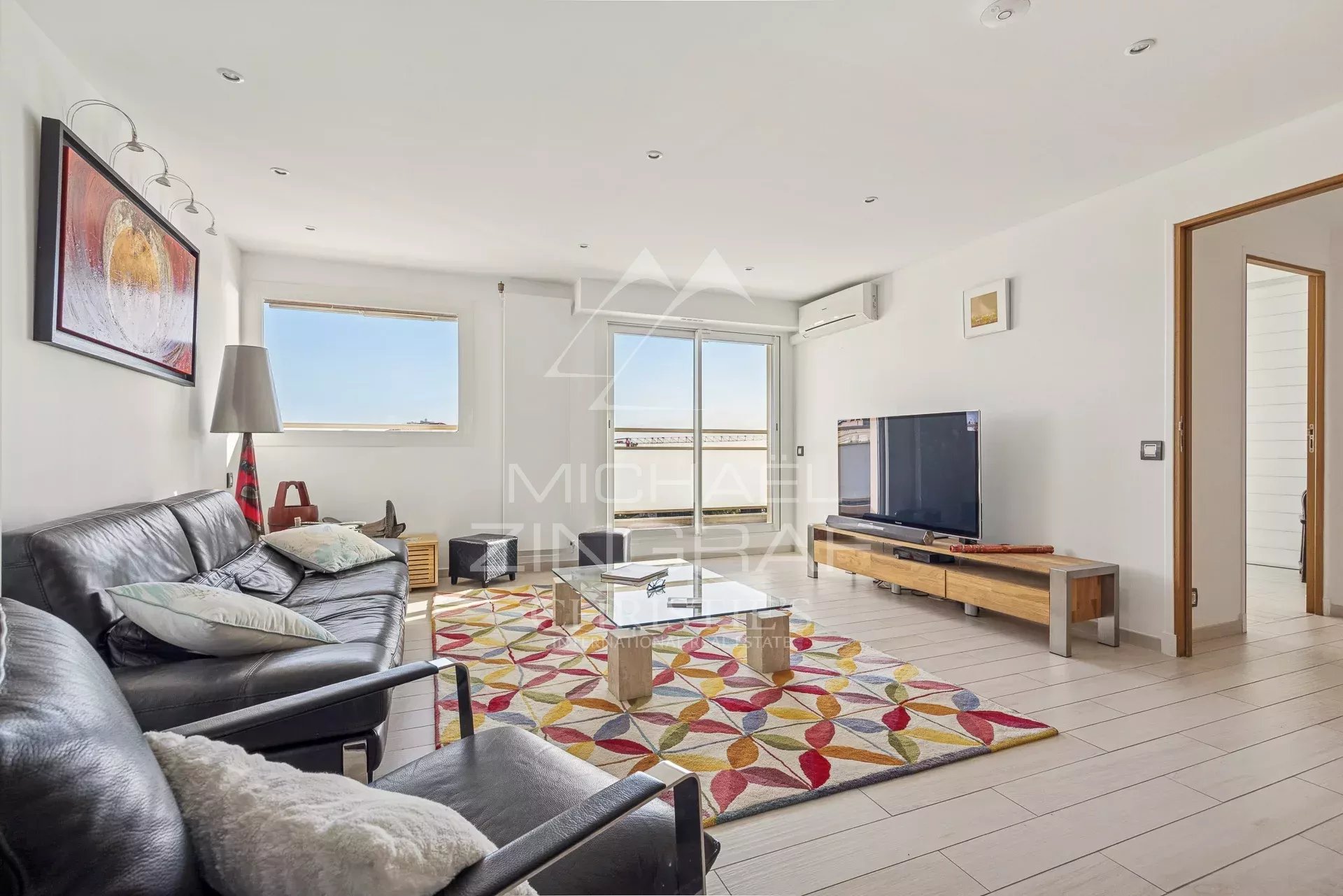 Exceptionnel – Dernier étage avec toit-terrasse, hypercentre Juan-les-Pins