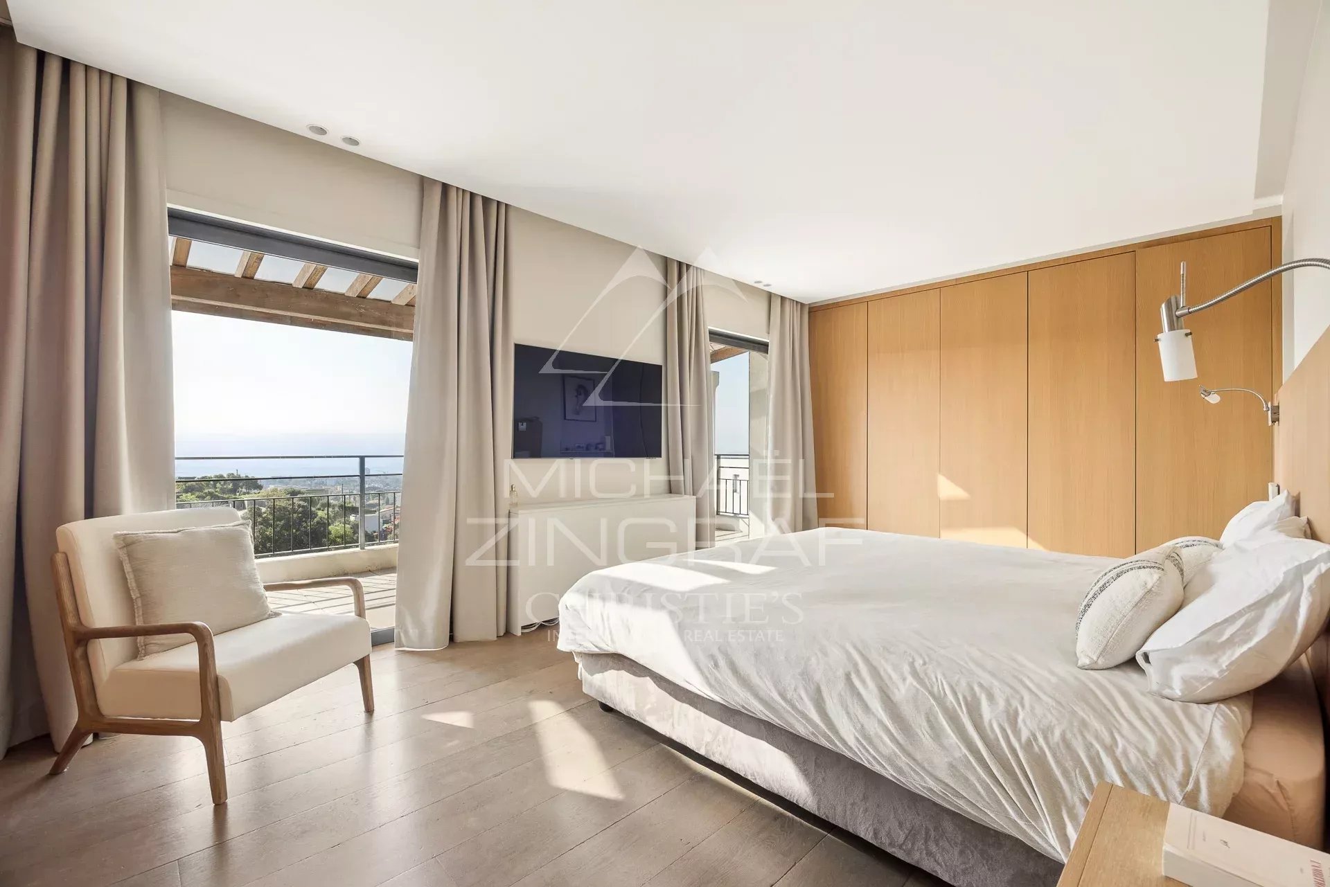 Domaine fermé et vue panoramique mer