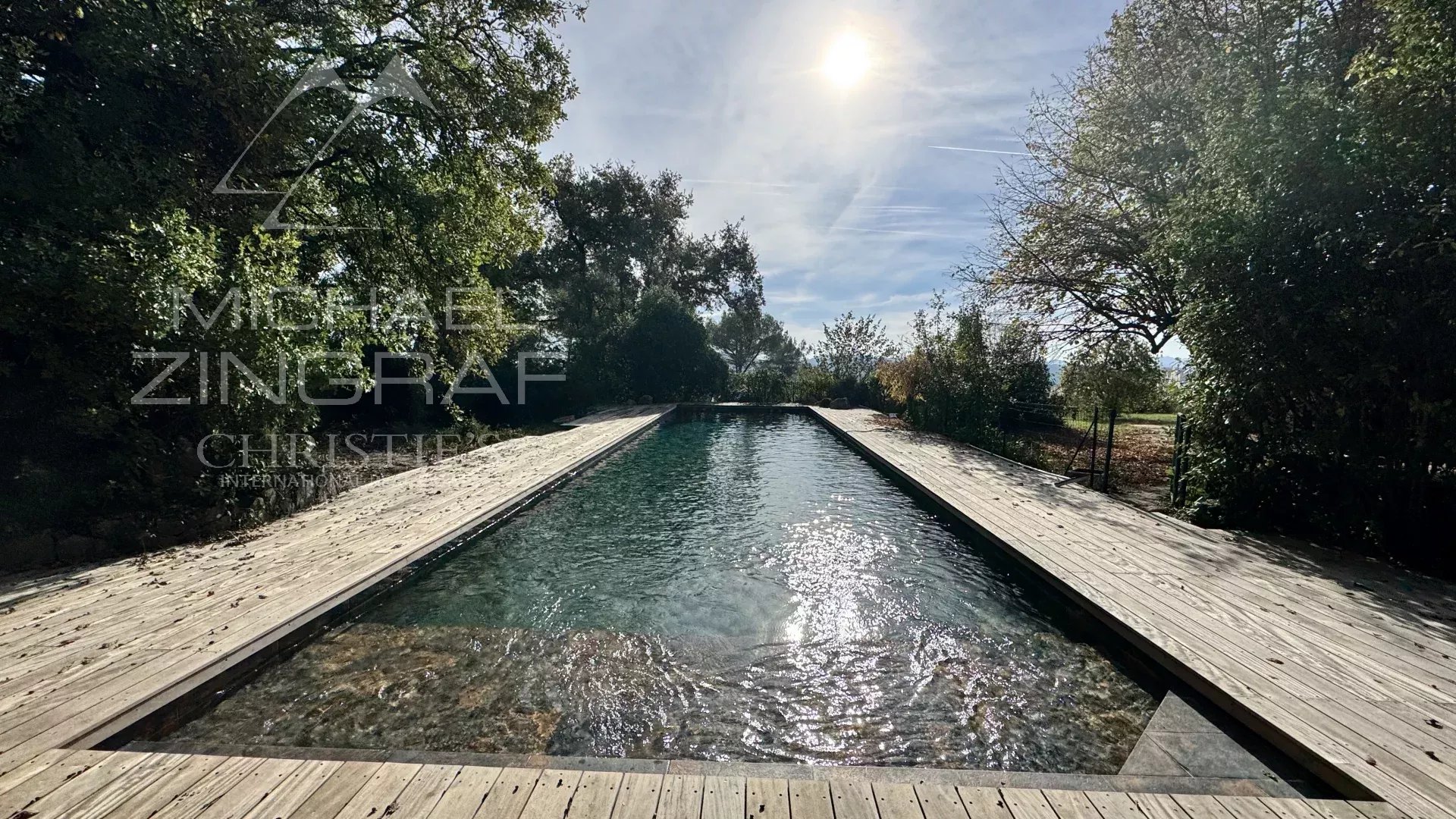 Villa Contemporaine Rénovée au Cœur de l’Arrière-Pays Cannois