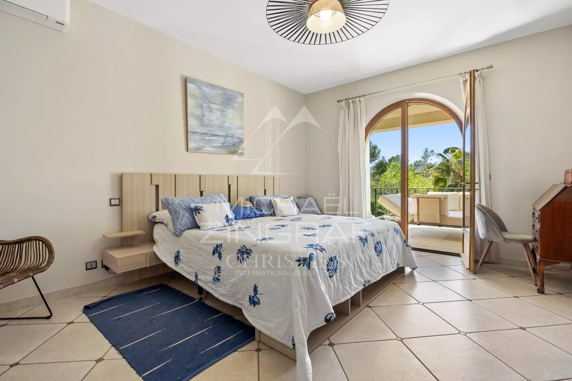 Le Rouret - villa aux volumes hors normes