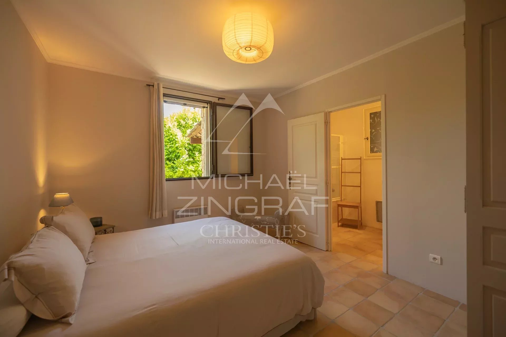 Gordes – Charmantes einstöckiges Steinhaus mit Swimmingpool