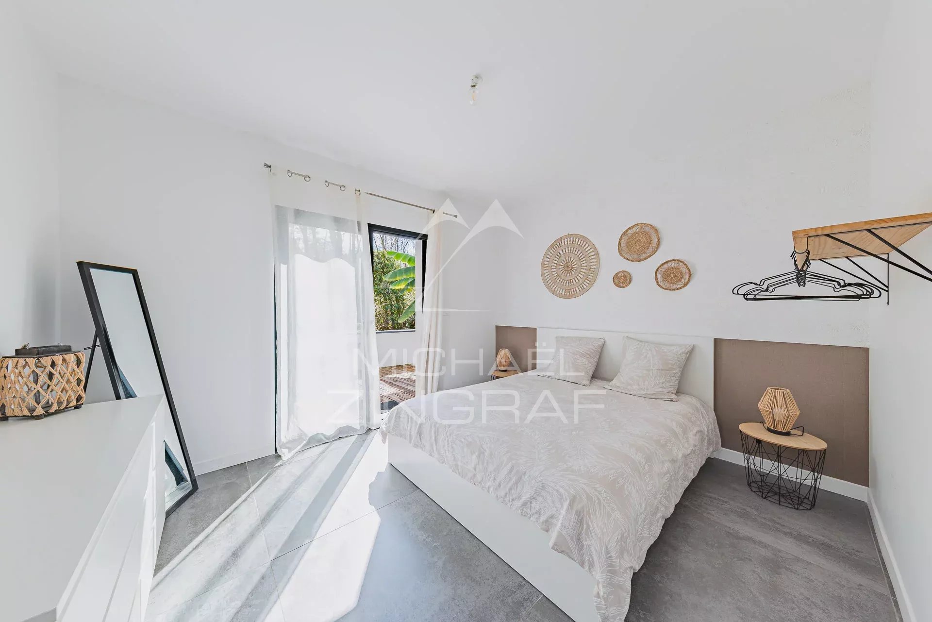 Villa et maison d’amis sur 2 300 m² de terrain