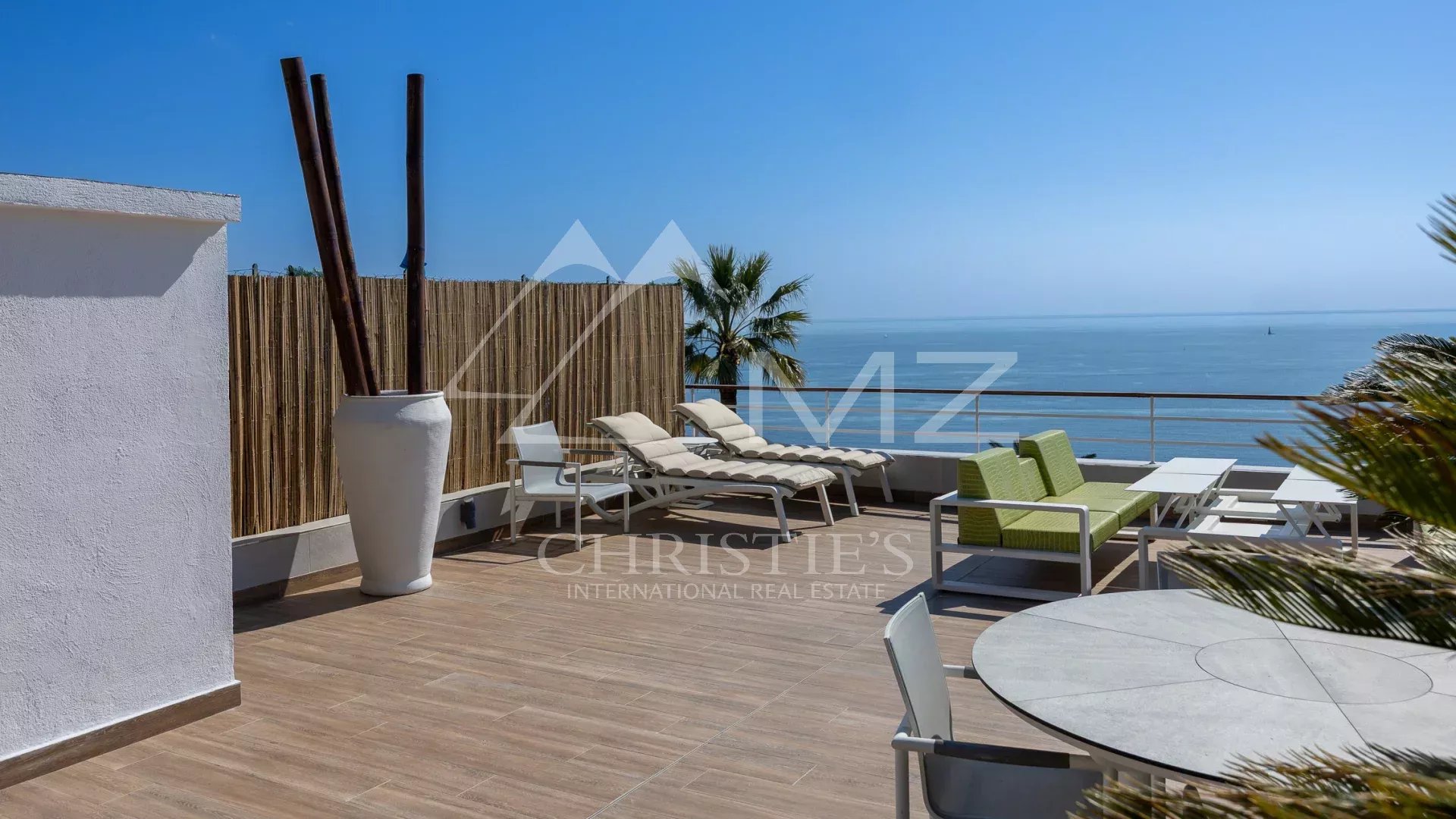 Stunning top-floor flat