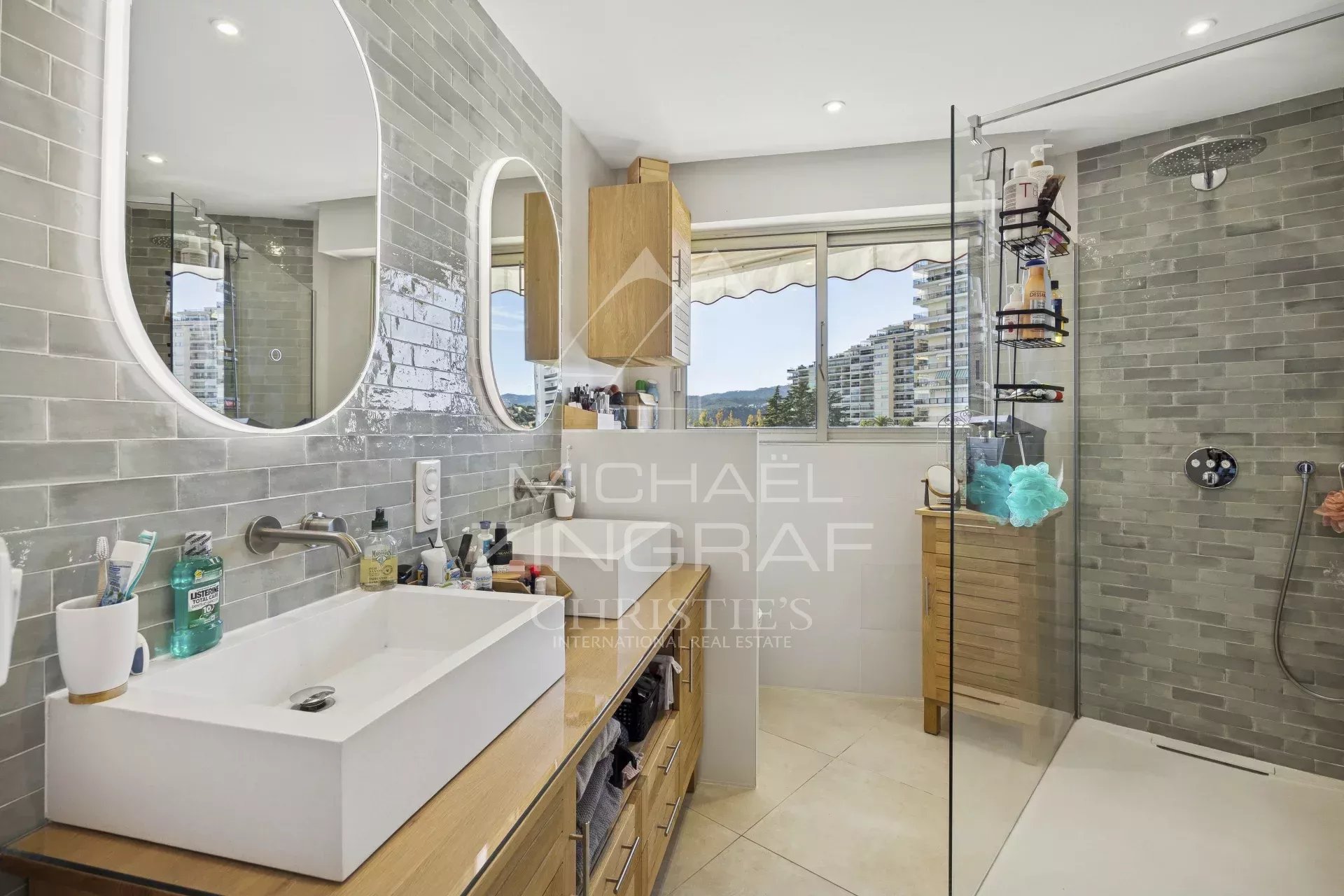 Appartement rénové au dernier étage - Cannes Marina