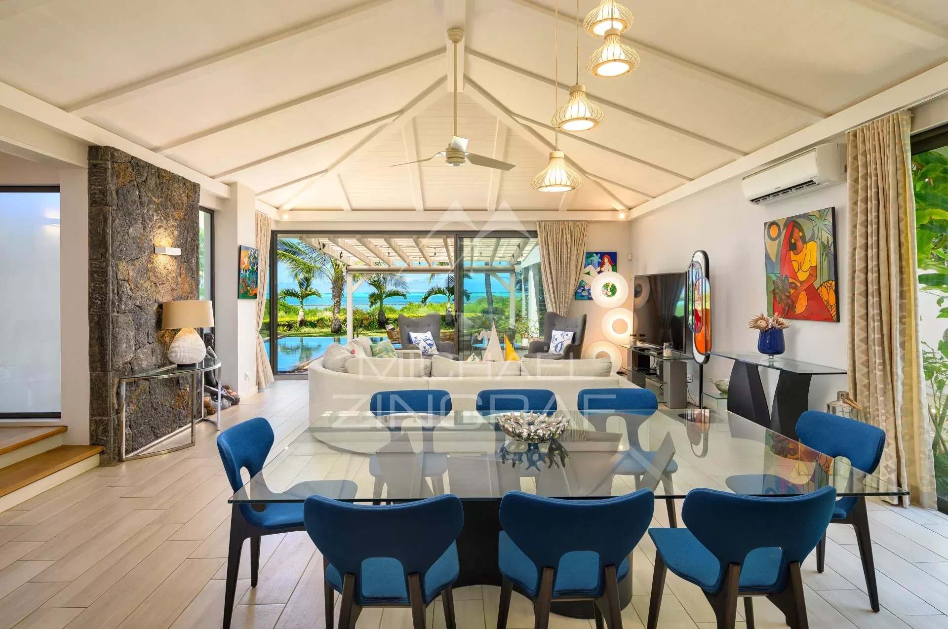 4-Bedroom Villa – Beachfront in Azuri