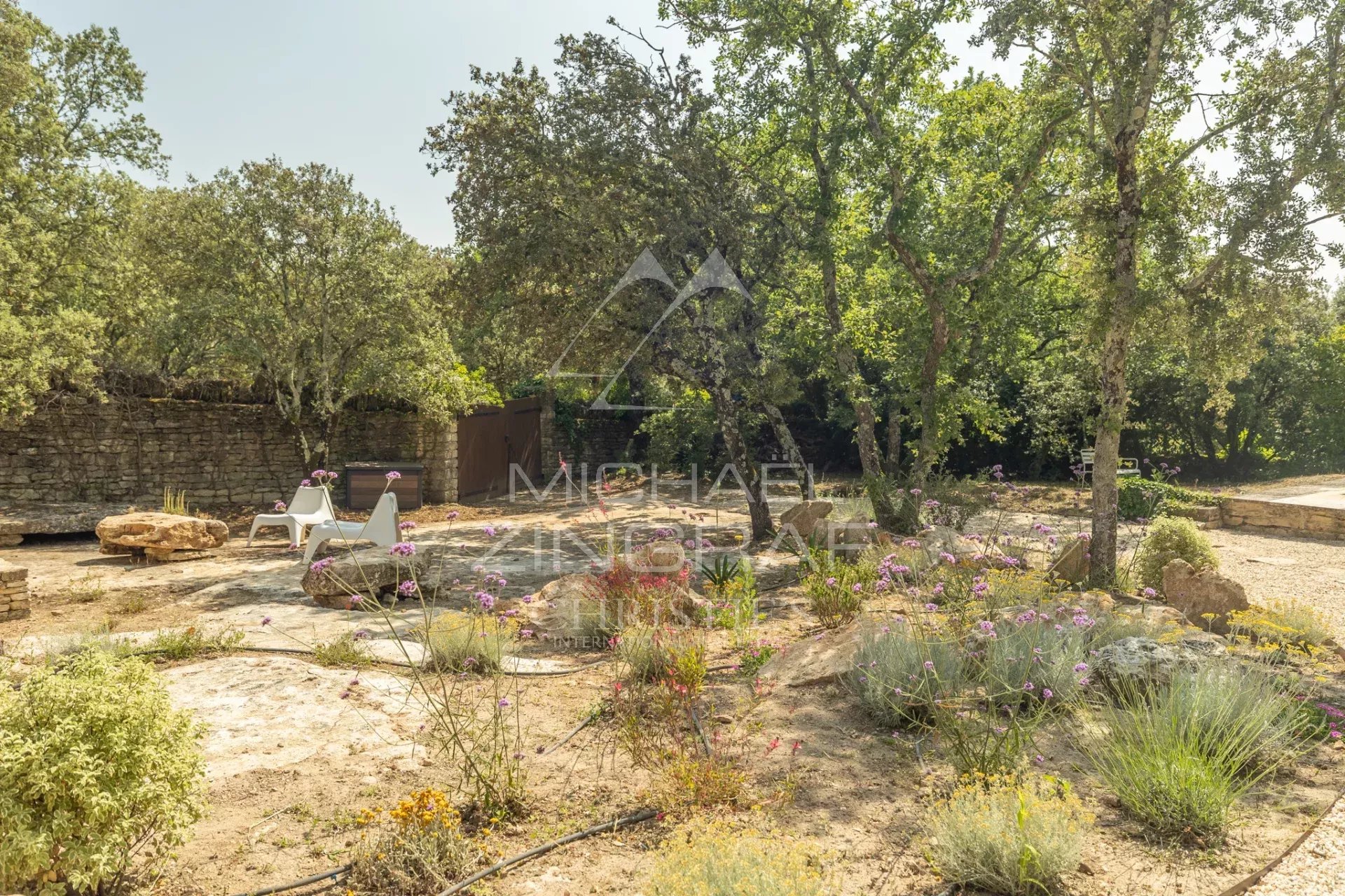 Gordes - Charmantes Haus in der Nähe von Dorf