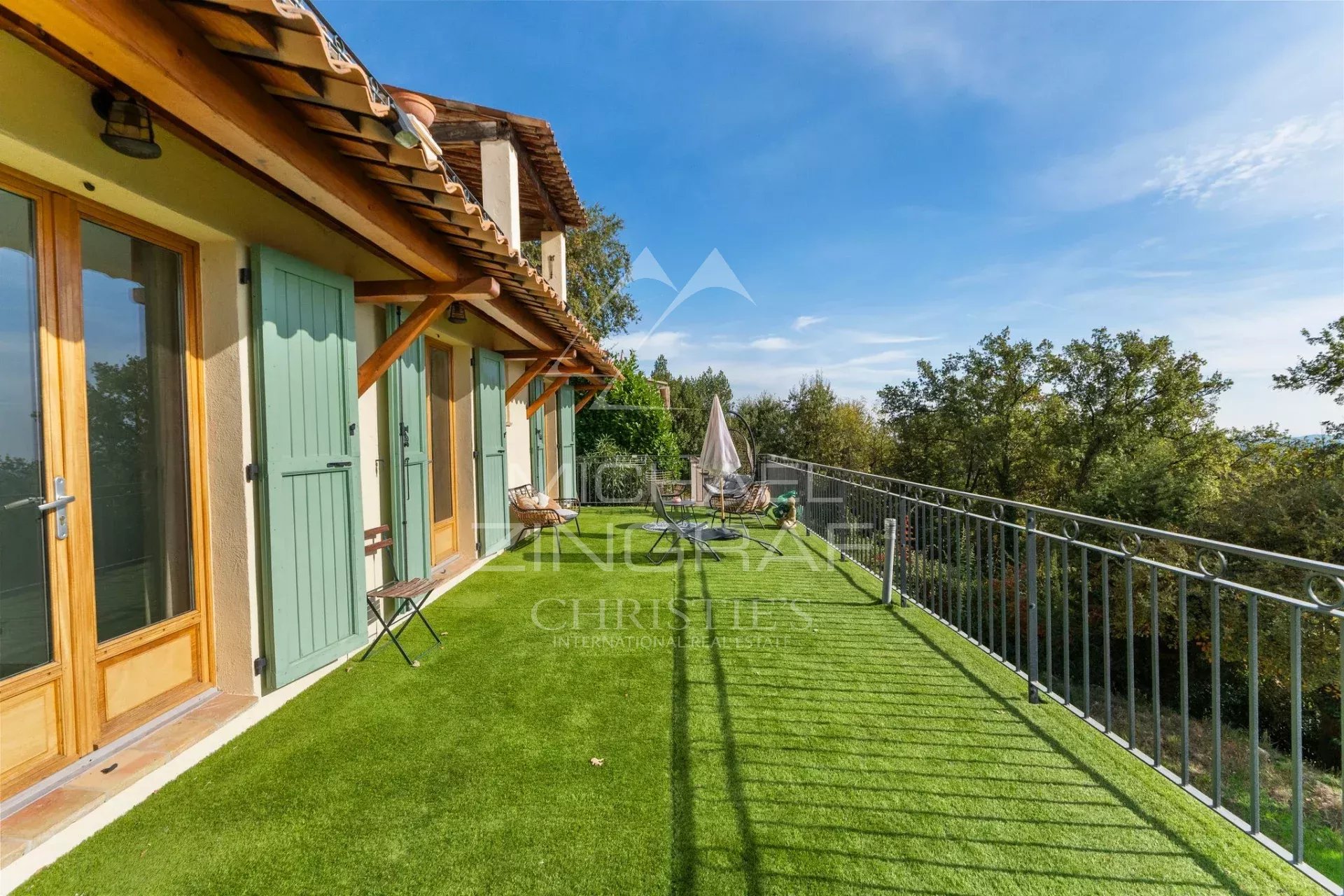 Grasse – Familienhaus in absoluter Ruhe mit Meerblick