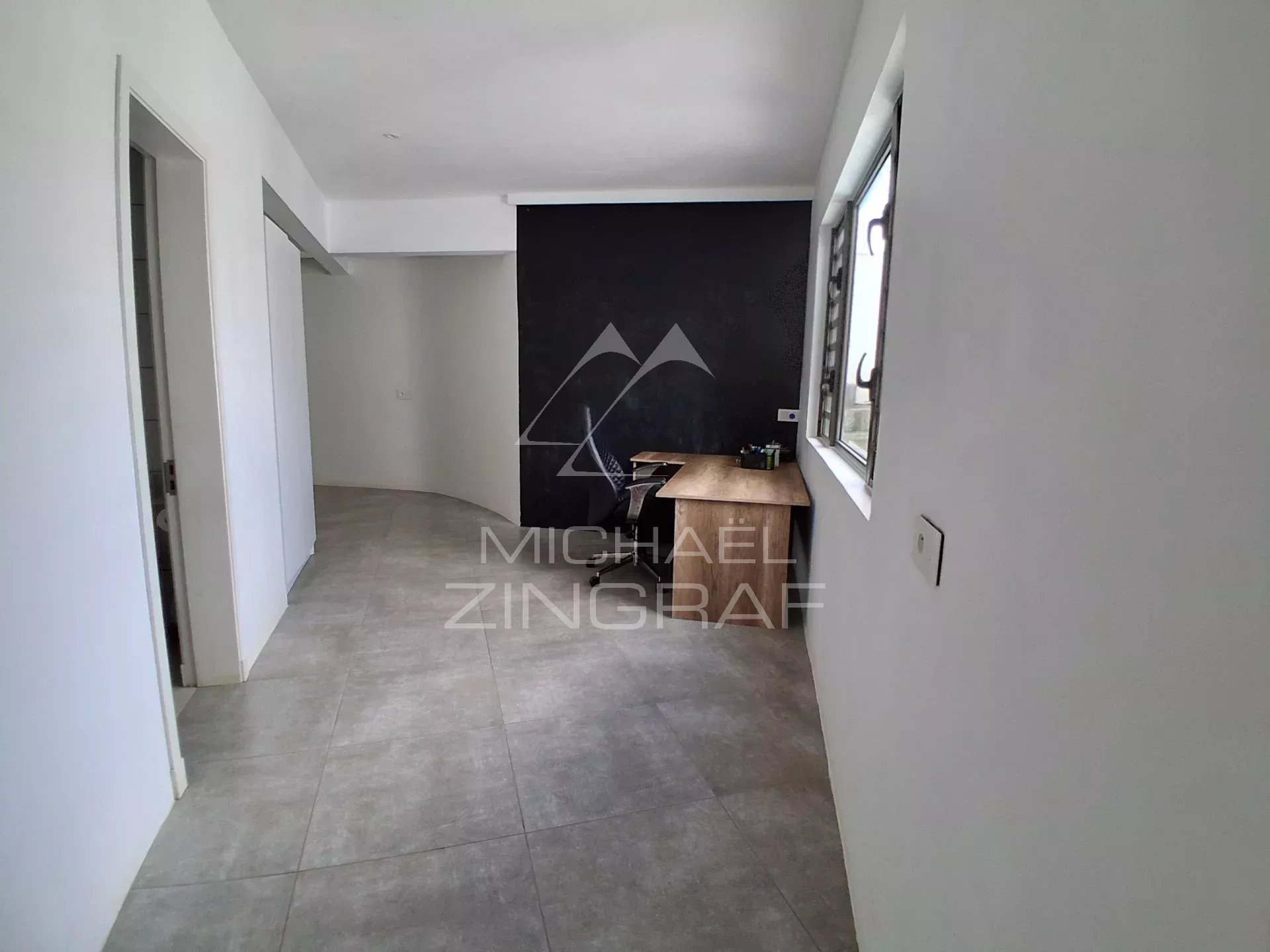 Villa familiale avec salle de sport, jardin arboré et piscine privée