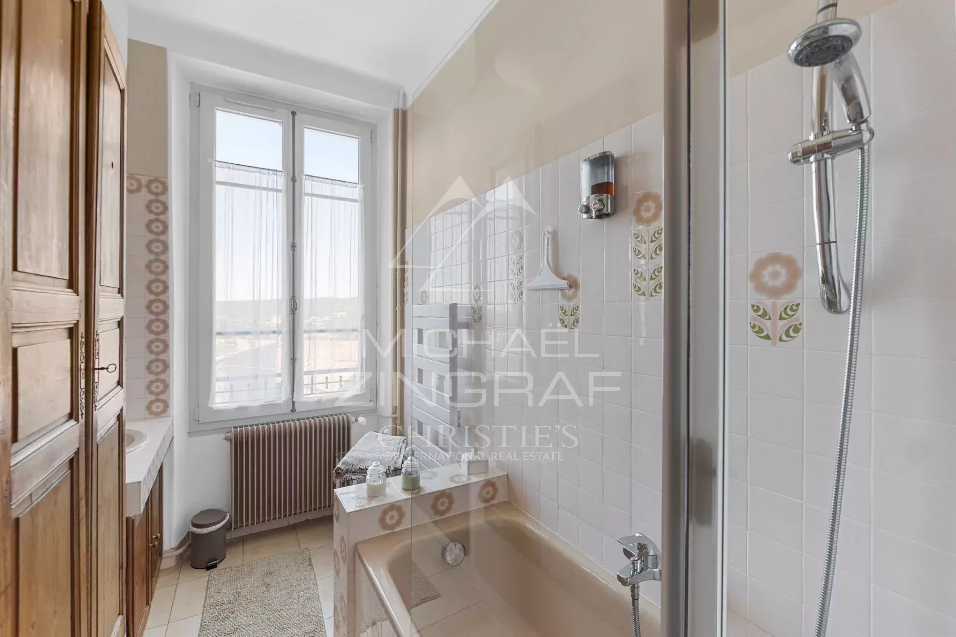 IN DER NÄHE VON AIX-EN-PROVENCE - BÜRGERLICHES HERRENHAUS