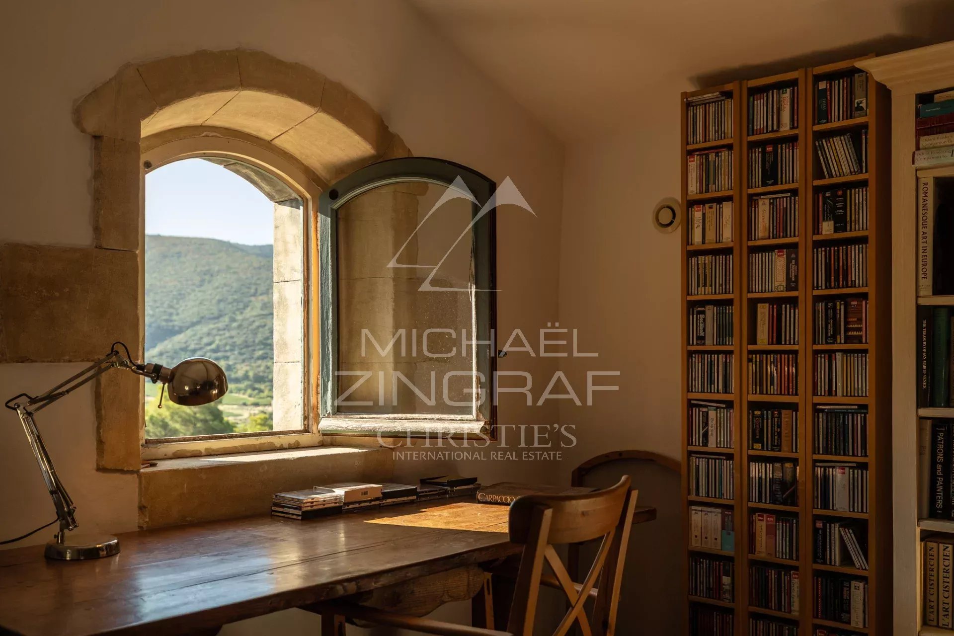 Exclusivité - Propriété unique au cœur du Luberon avec vues exceptionnelles