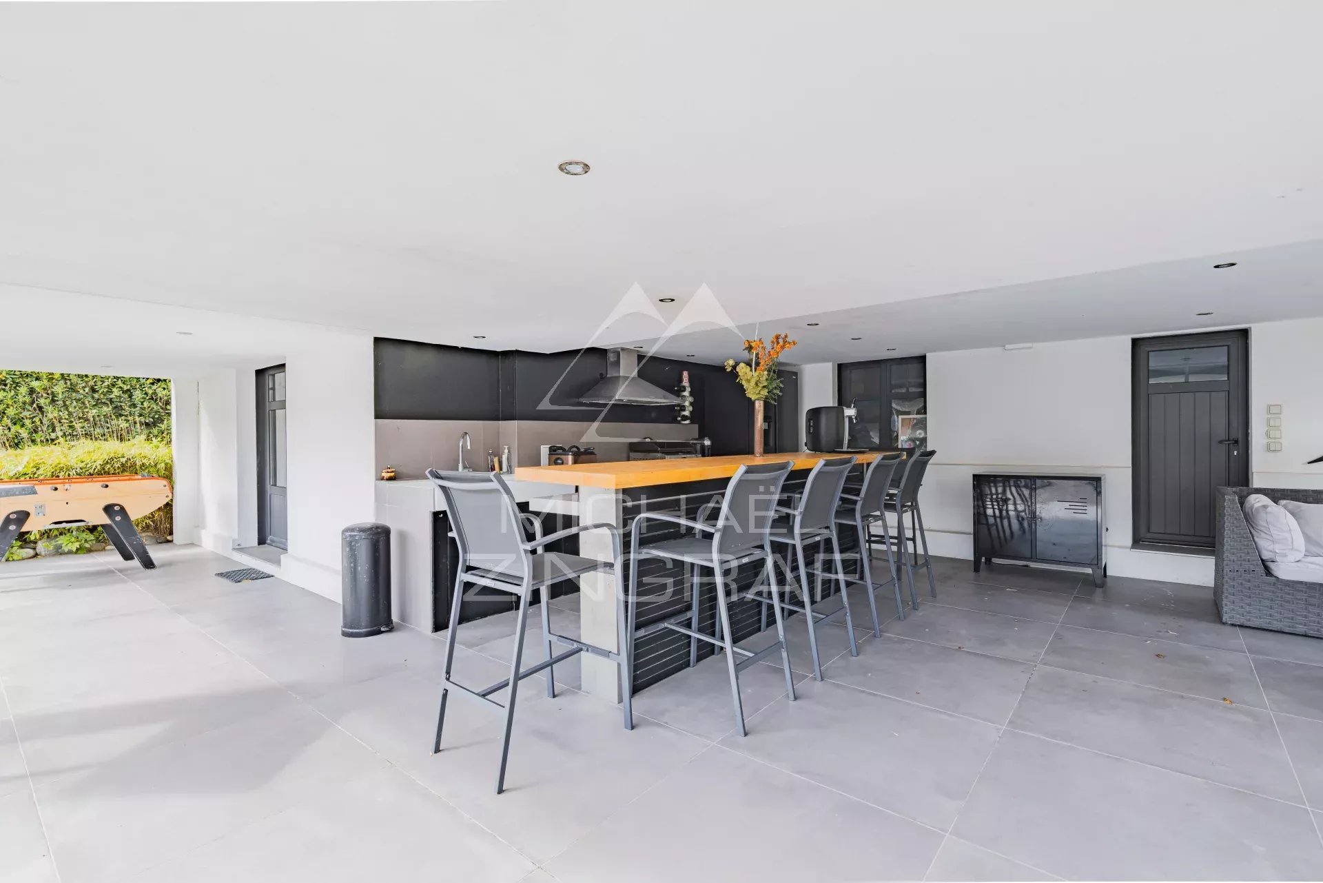 PROCHE PLAGE ARCACHON - VILLA DE 8 PIÈCES AVEC PISCINE