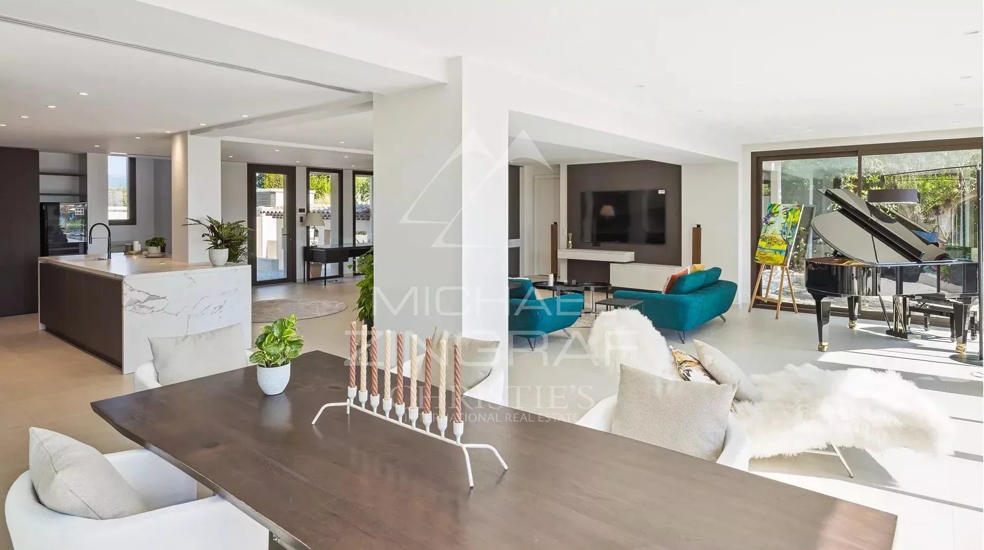 Off market - Super-Cannes - renovated modern Provençal villa with sea view