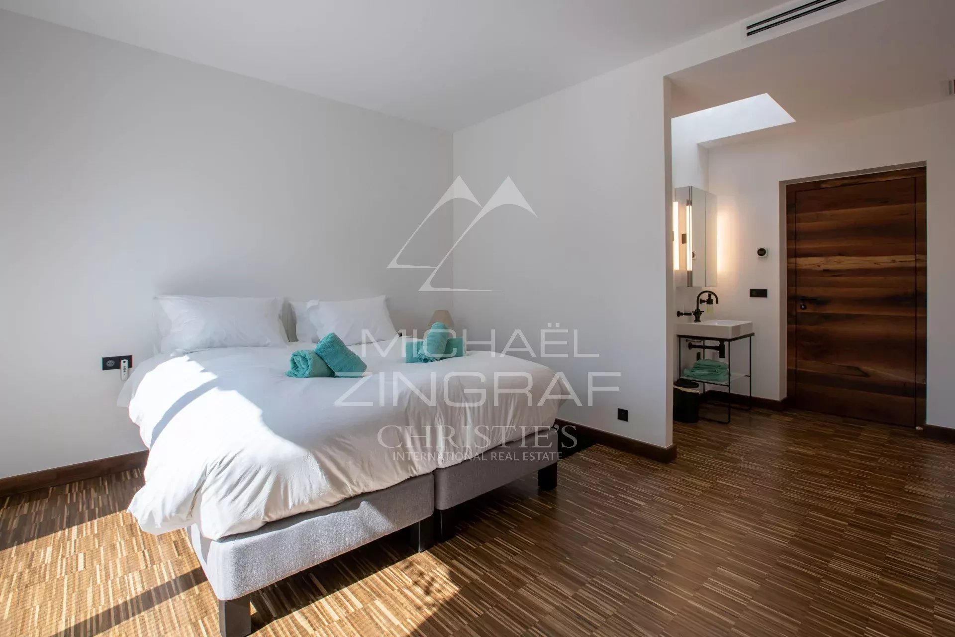 Cannes – Croix-des-Gardes - Villa d’architecte avec vue mer panoramique