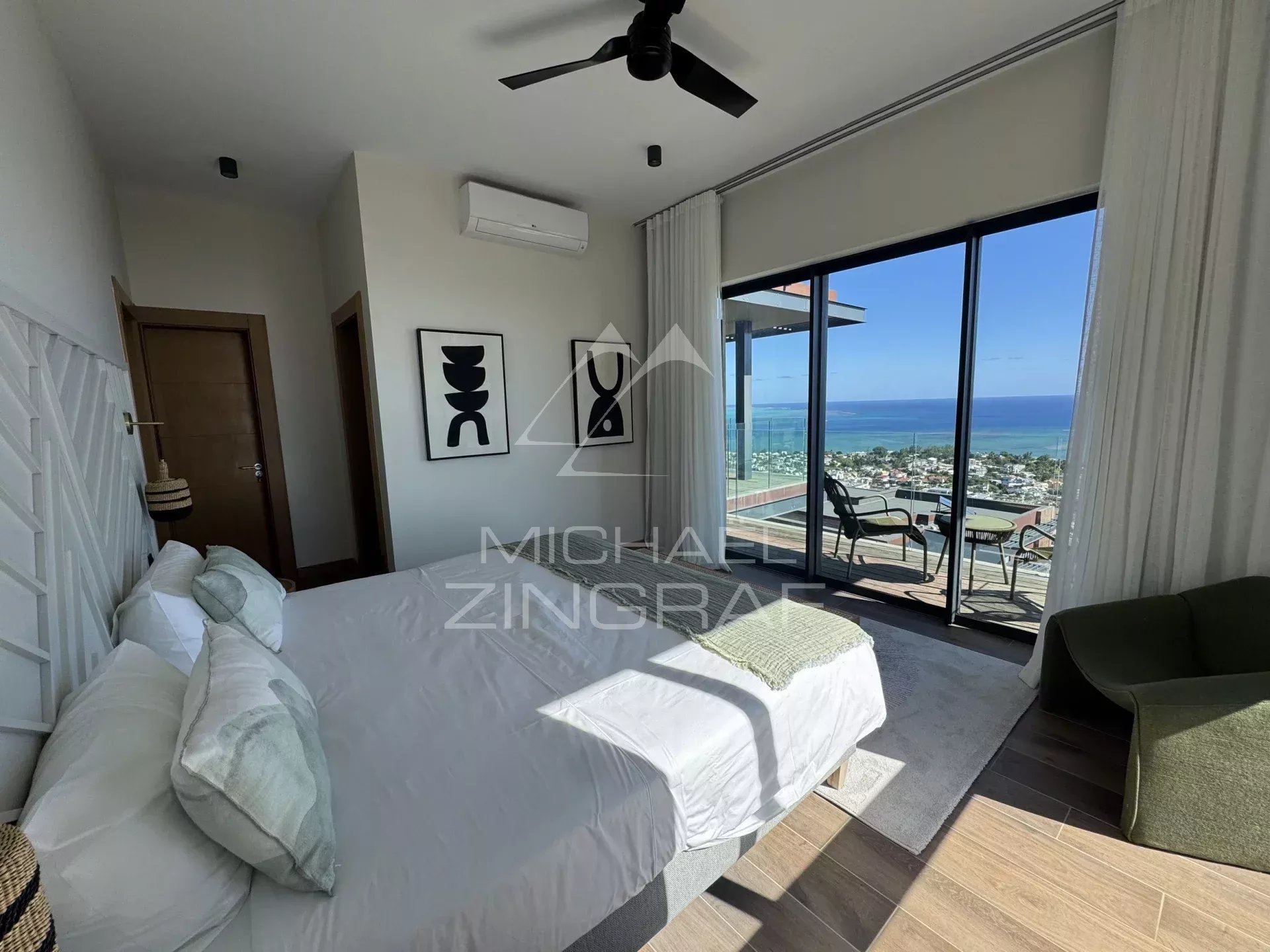 Puppen 5 -Bedroom Villa - Black Riviere