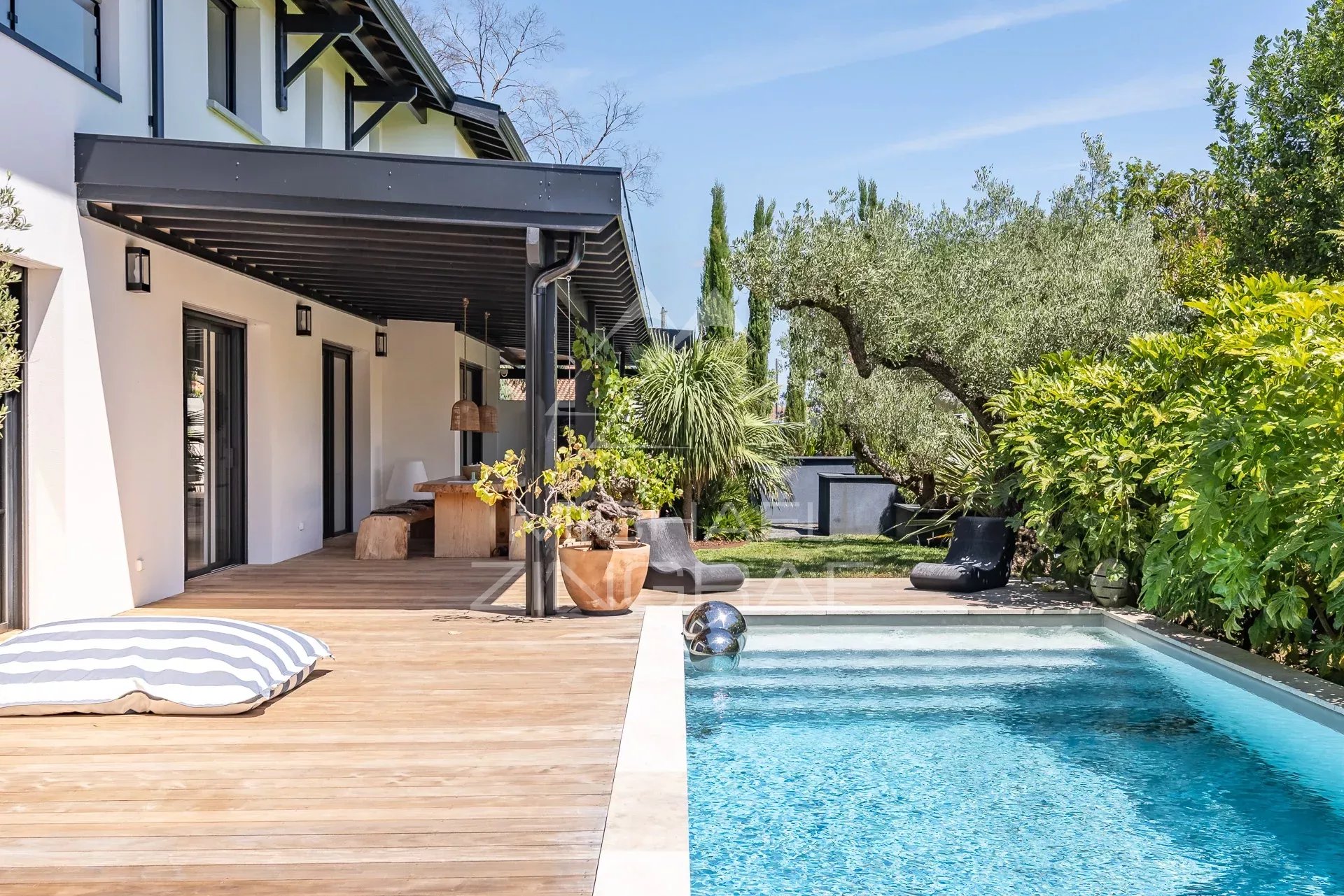 Zeitgenössisches Haus – Eleganz und Komfort im Herzen des Bassin d’Arcachon