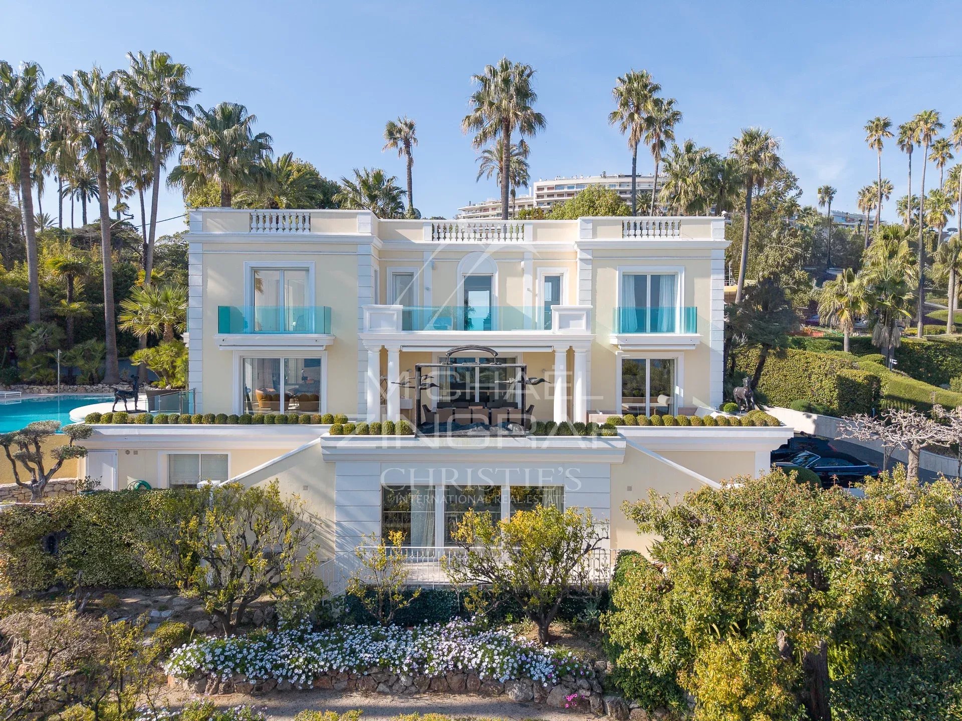 Cannes – Private and Gated Estate – Panoramic Sea View