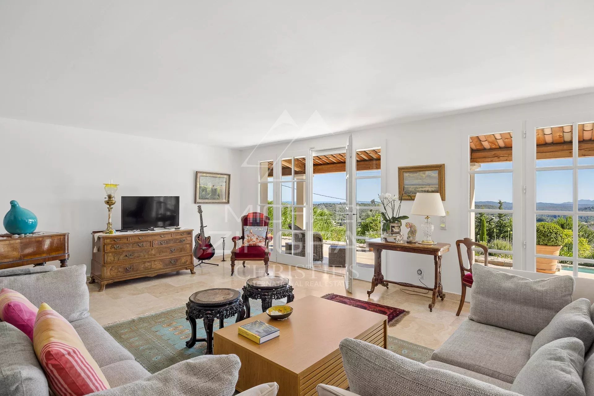 Vence – Élégante villa provençale avec vue panoramique