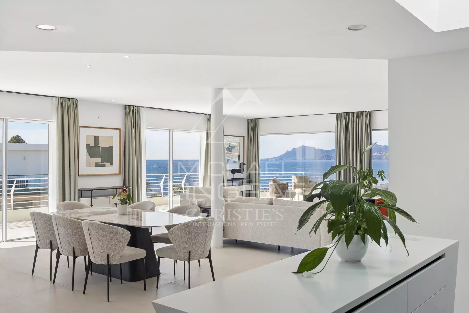 Cannes – Croisette – Außergewöhnliches Penthouse mit Dachterrasse und Panoramablick auf das Meer