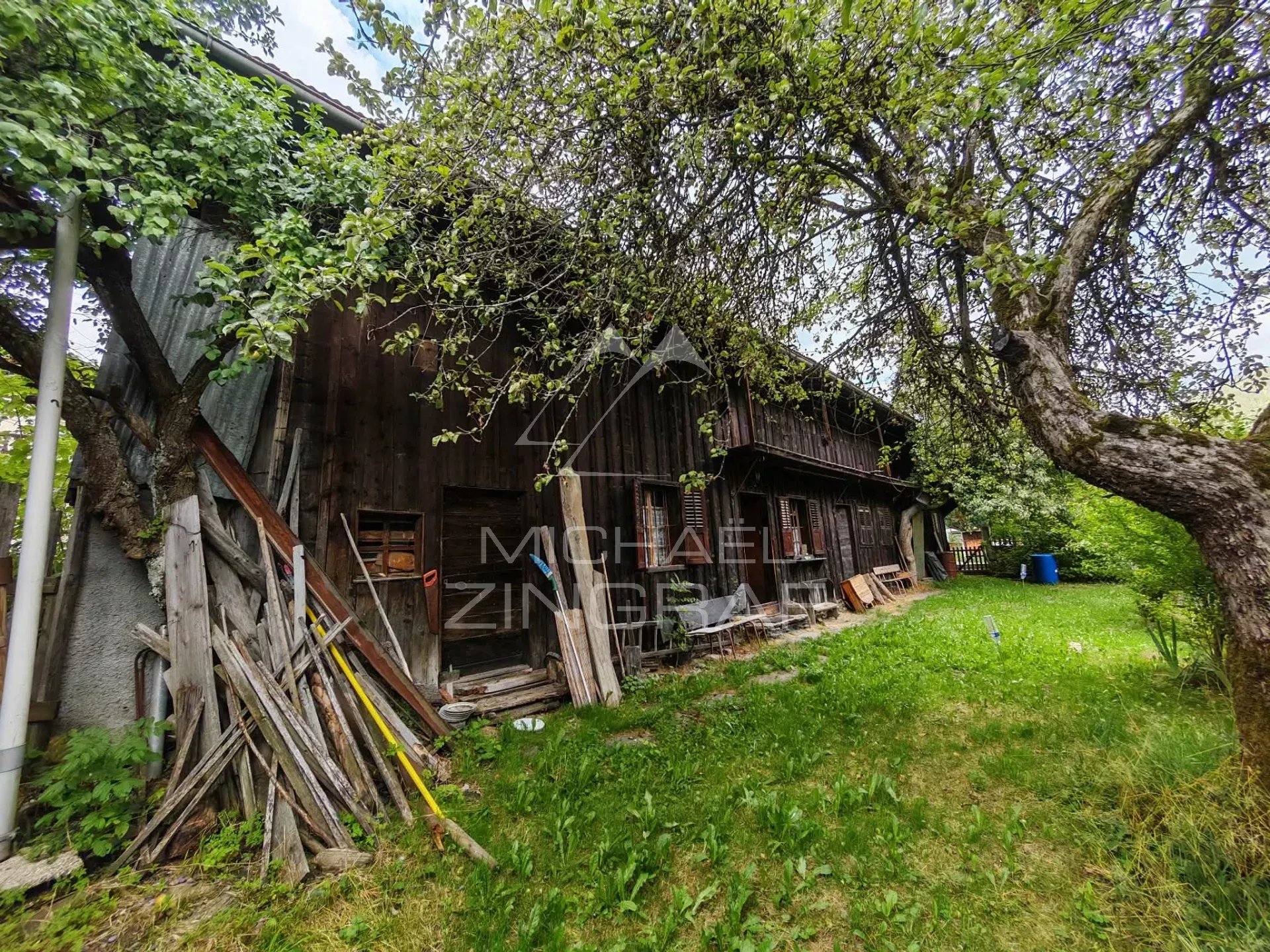 Kleines, renovierungsbedürftiges Bauernhaus im Herzen des Dorfes Praz-Sur-Arly