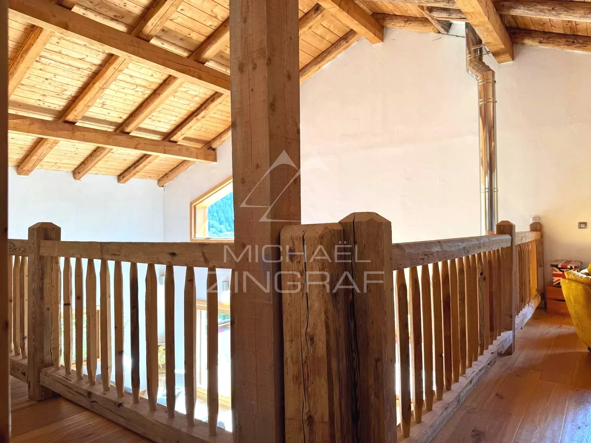 Chalet Flumet „Coup de coeur” – Holz und großzügige Räume – Ruhig gelegen mit schöner Aussicht – Dorf zu Fuß erreichbar