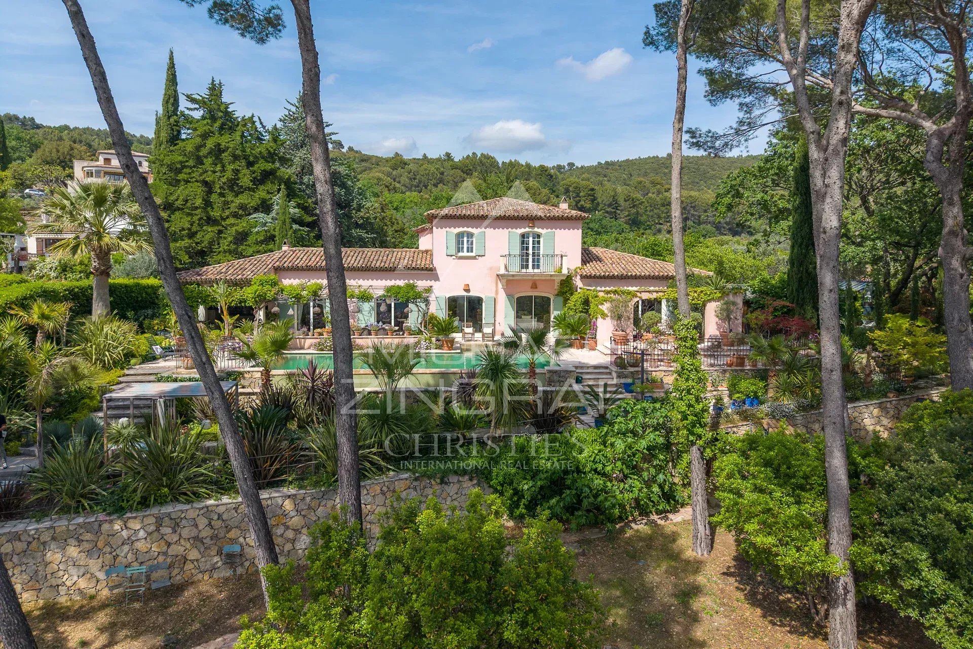 Exceptional charming estate