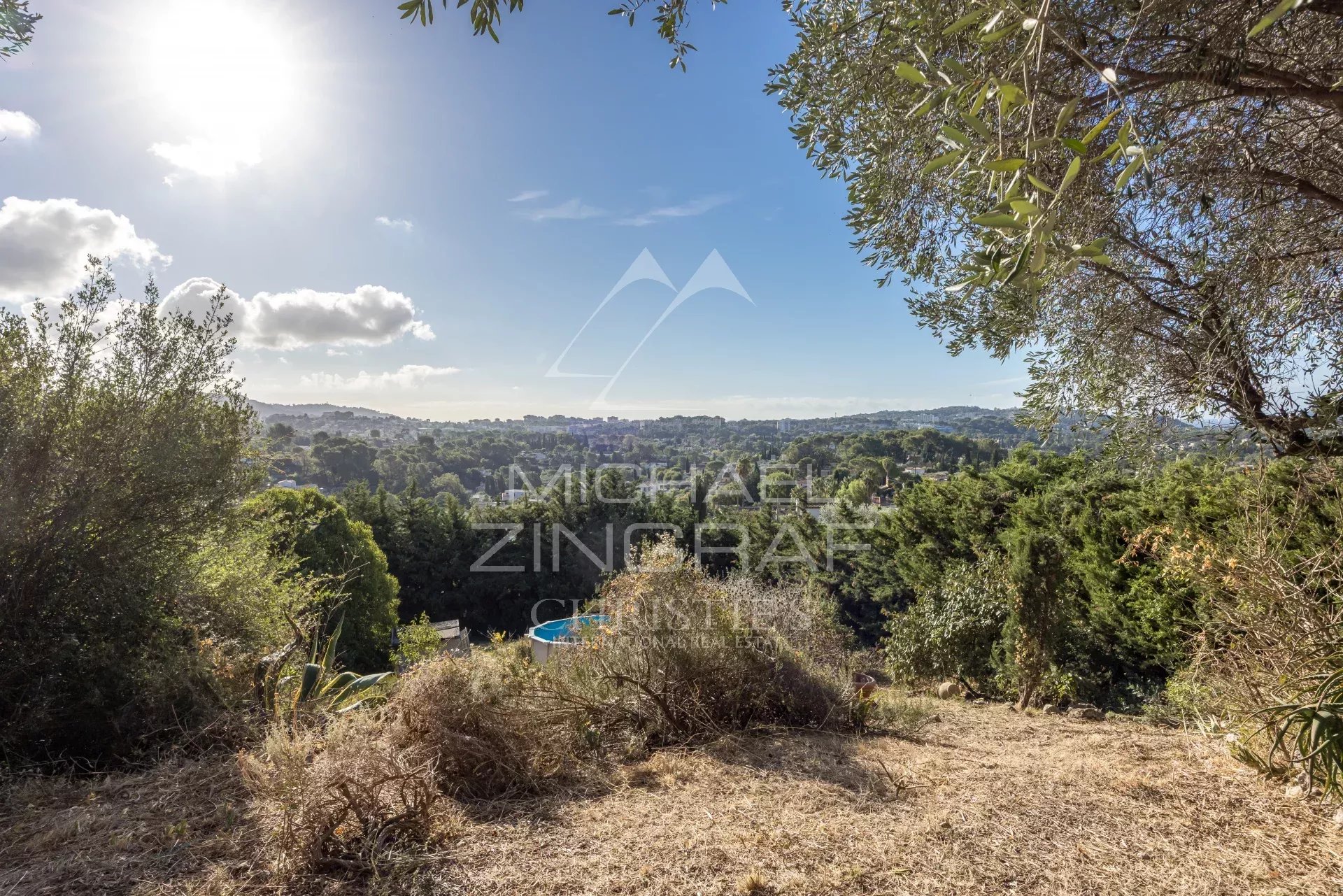 Property with building potential – Sea and hill views