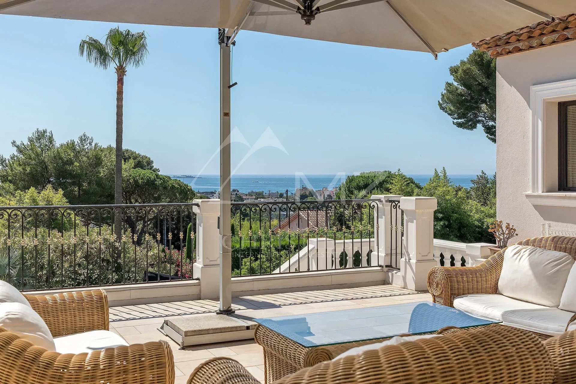 Close to Cannes - Beautiful property with sea view