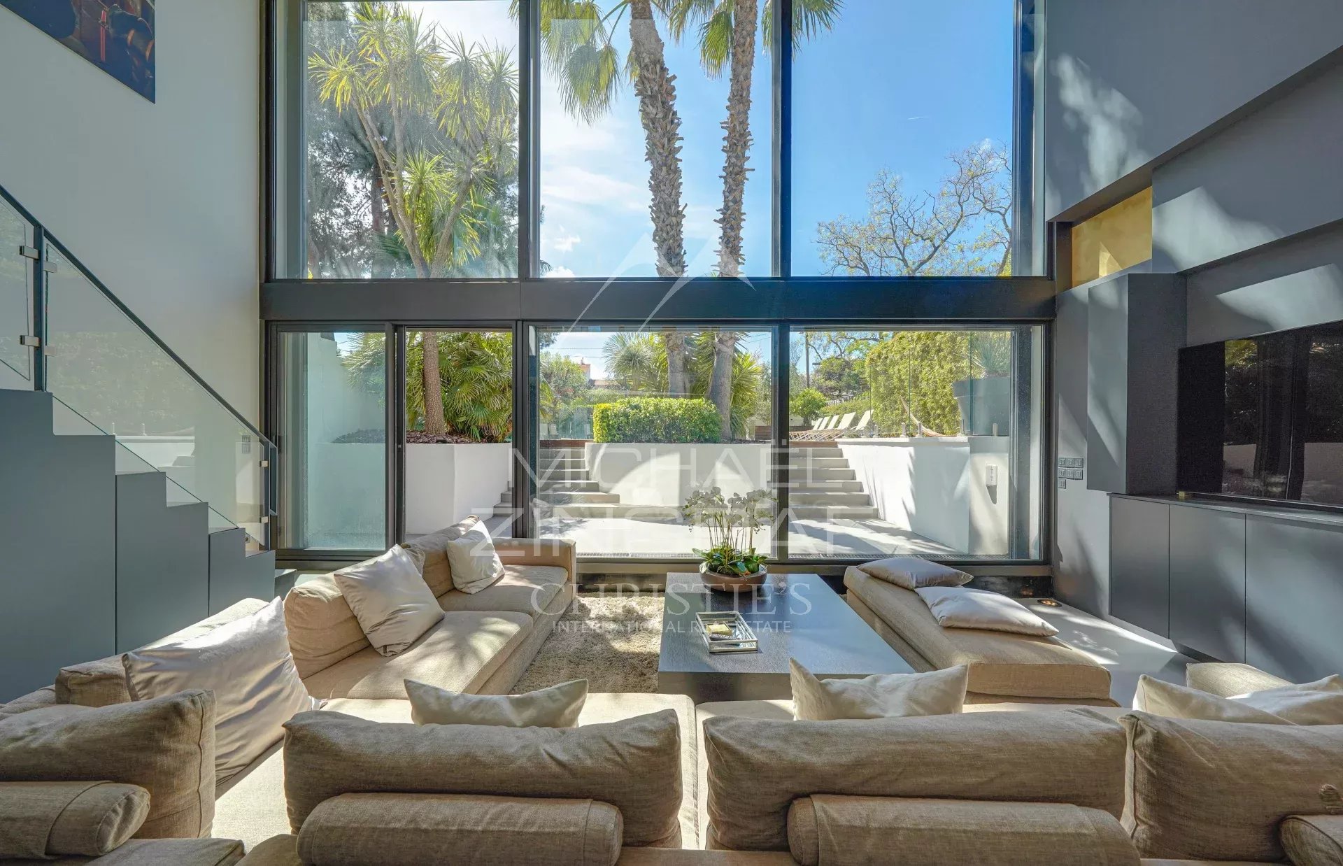 Domaine exclusif - belle villa contemporaine proche de la plage