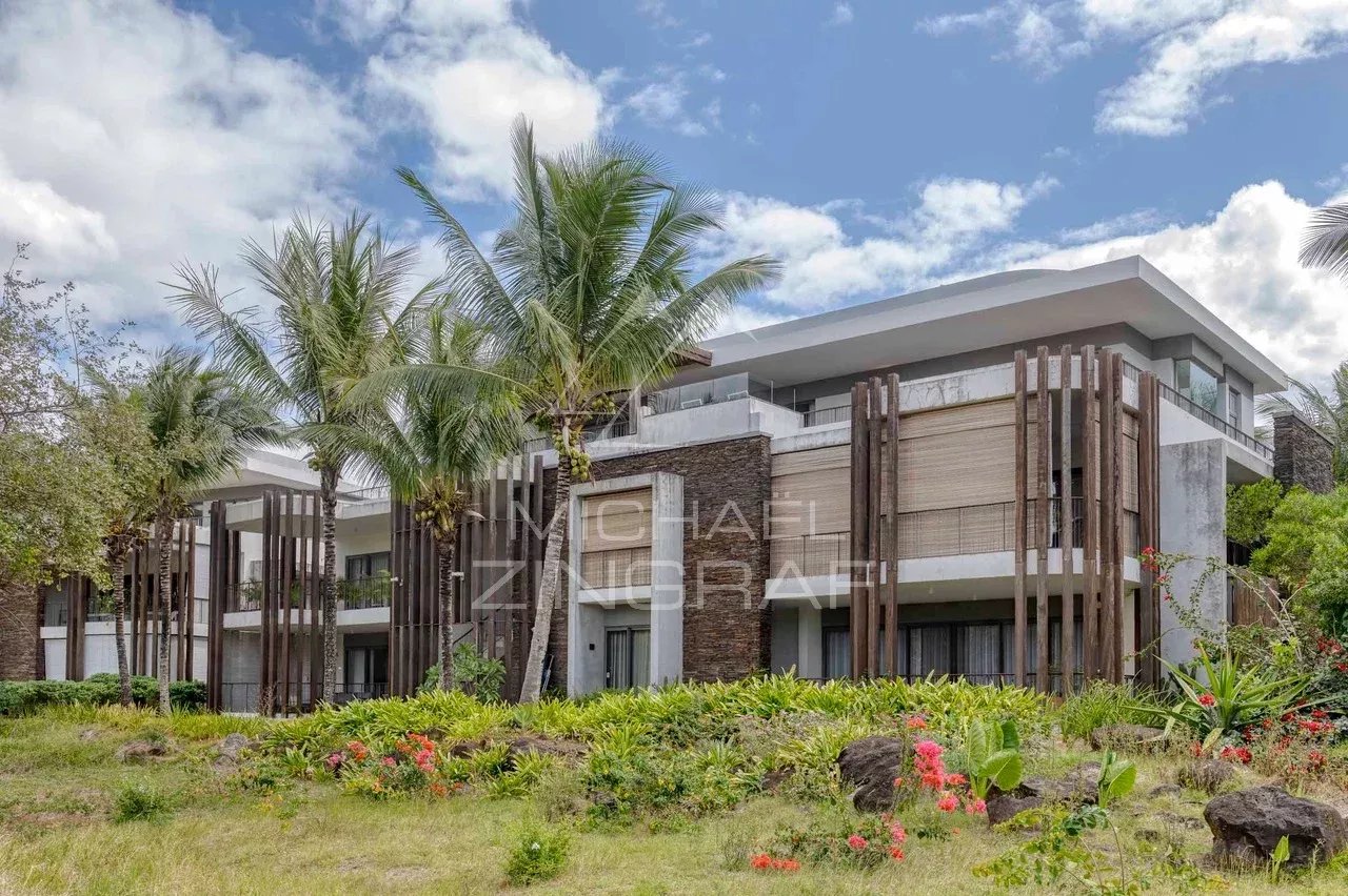 Penthouse with Golf View – Mont Choisy