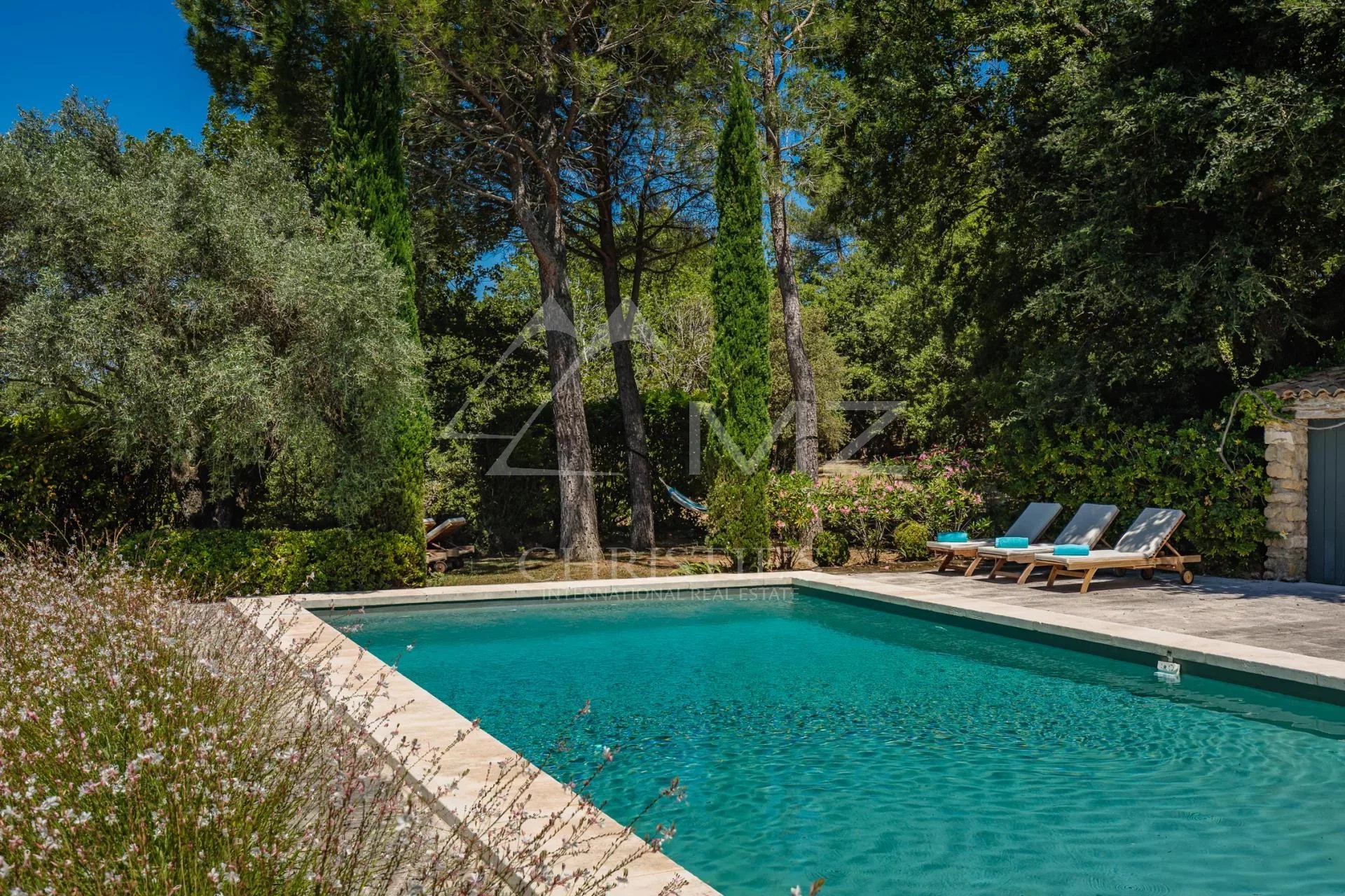 Luberon - Refined property with tennis court