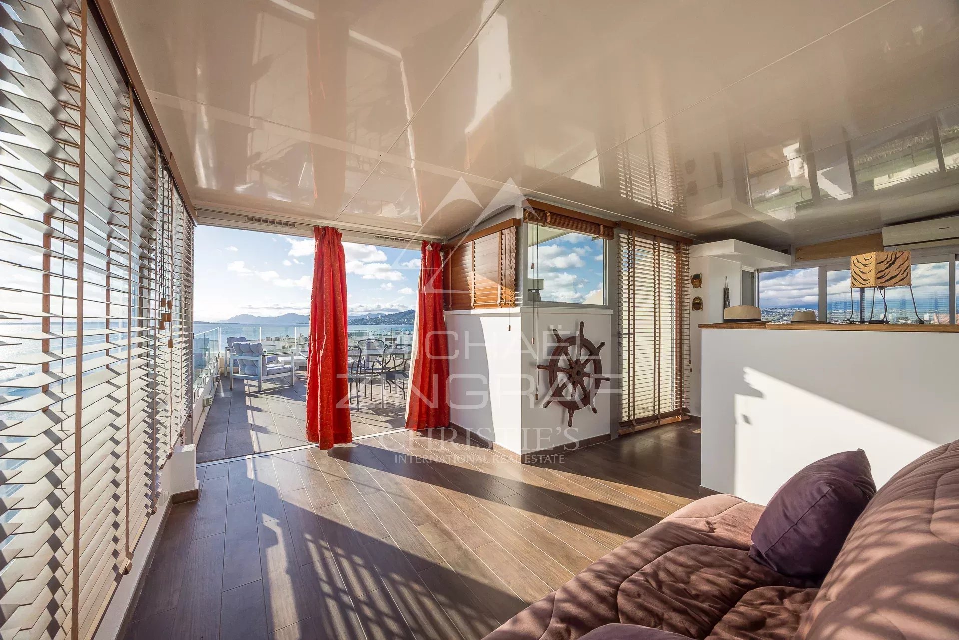 Exceptionnel – Dernier étage avec toit-terrasse, hypercentre Juan-les-Pins