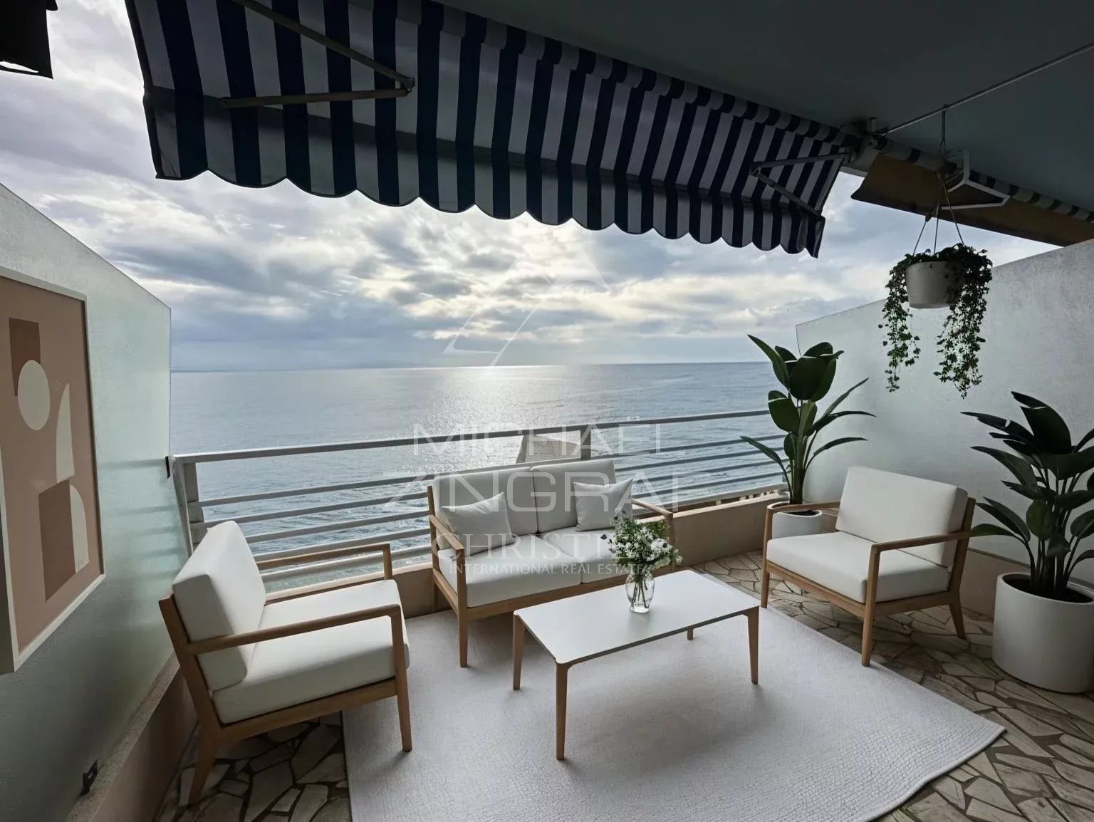 Roquebrune-Cap-Martin – Prestigious Seafront Apartment