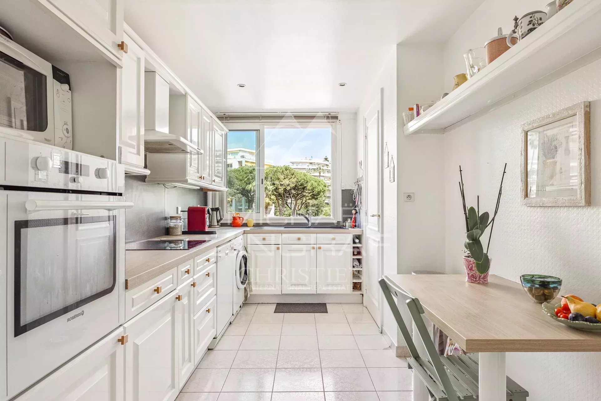 Cannes Palm Beach – Exceptional Apartment with Panoramic Sea View