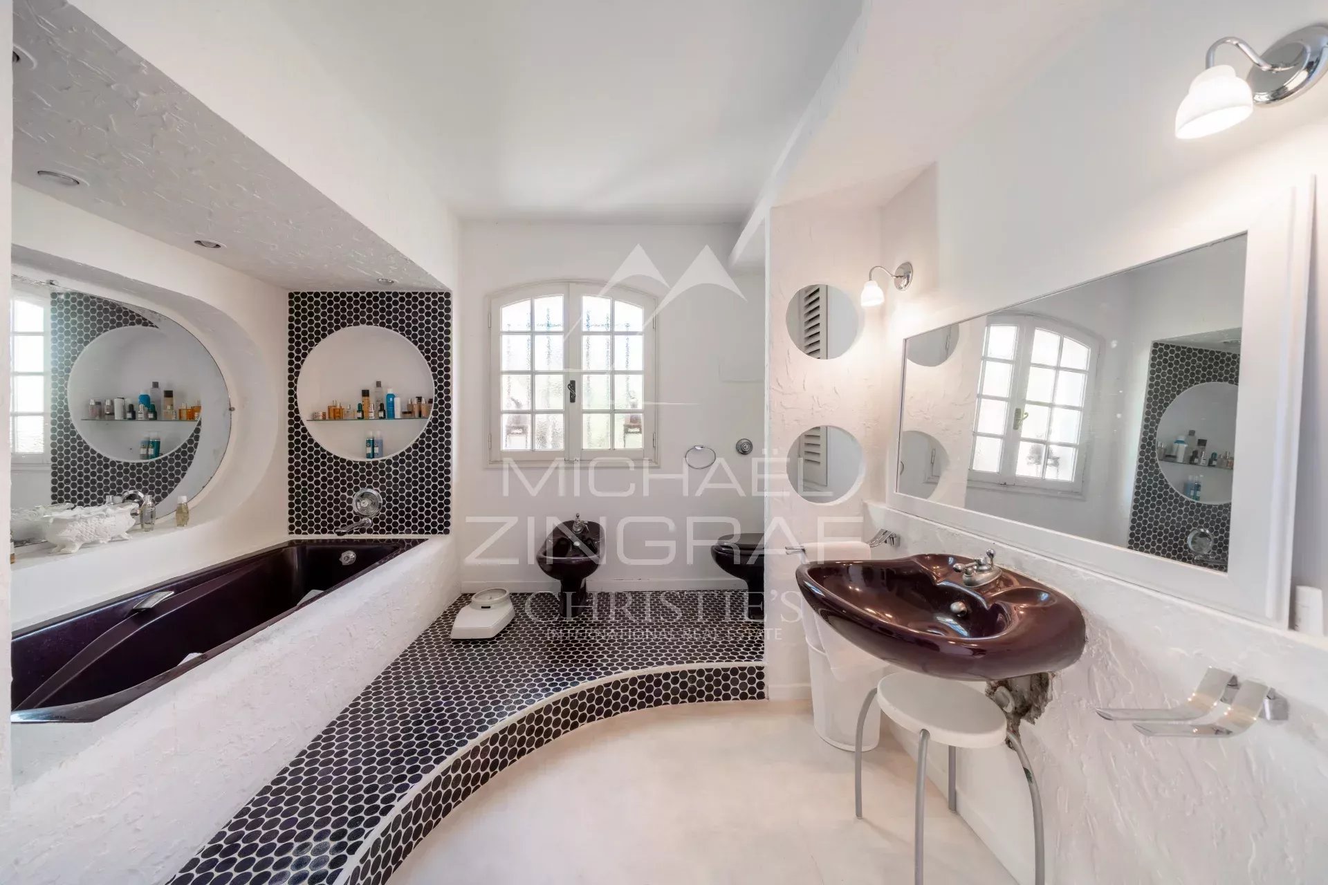 Villa with sea and lake views