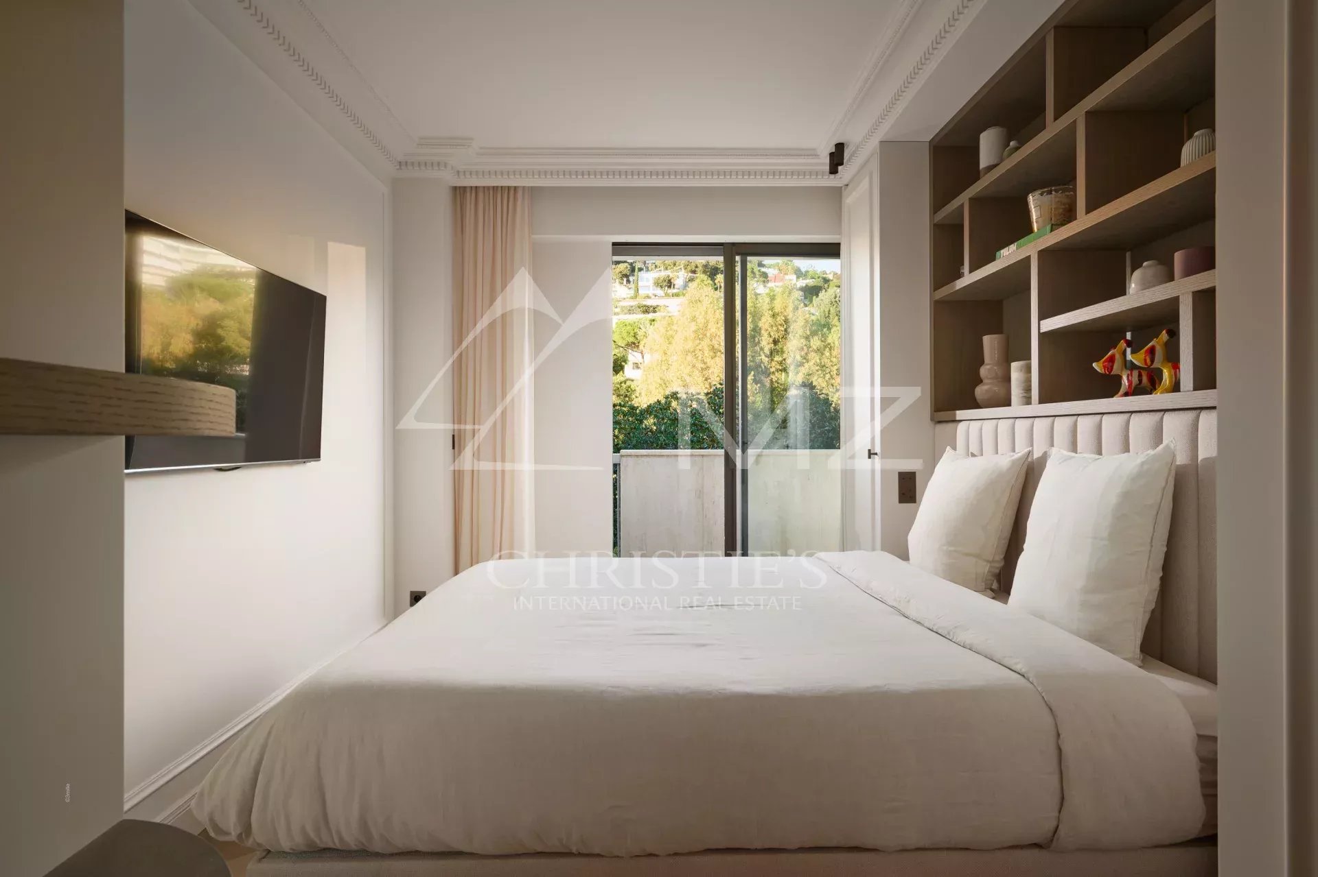 EXCLUSIVITE: Superbe appartement contemporain à la vue mer époustouflante