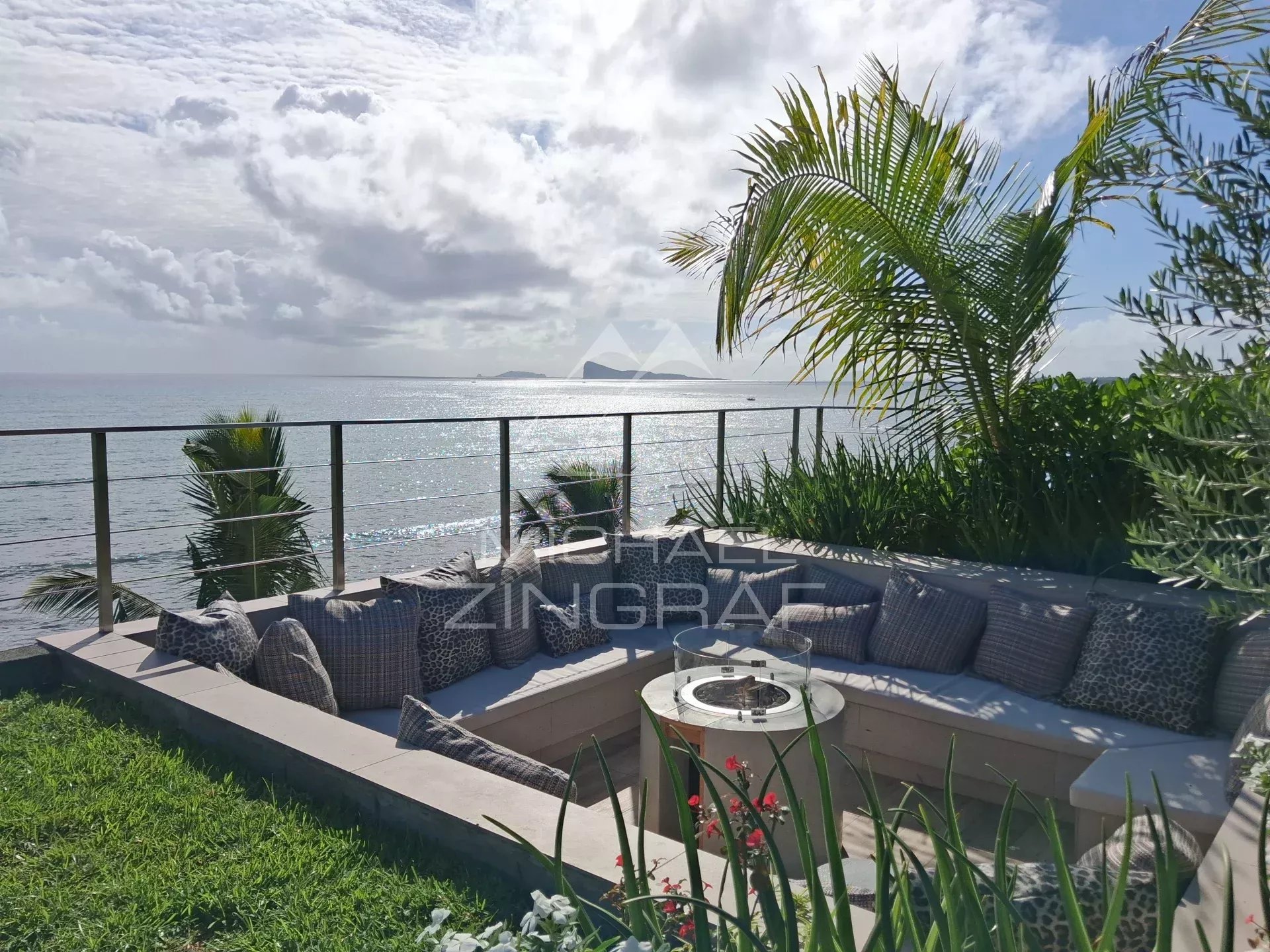 Außergewöhnliches Penthouse direkt am Wasser in Pointe aux Canonniers