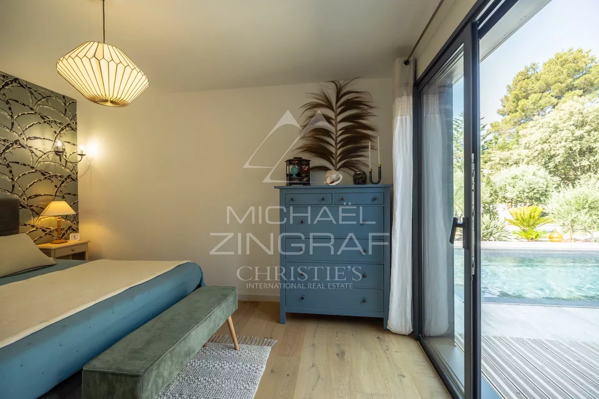 Zeitgenössisches Anwesen