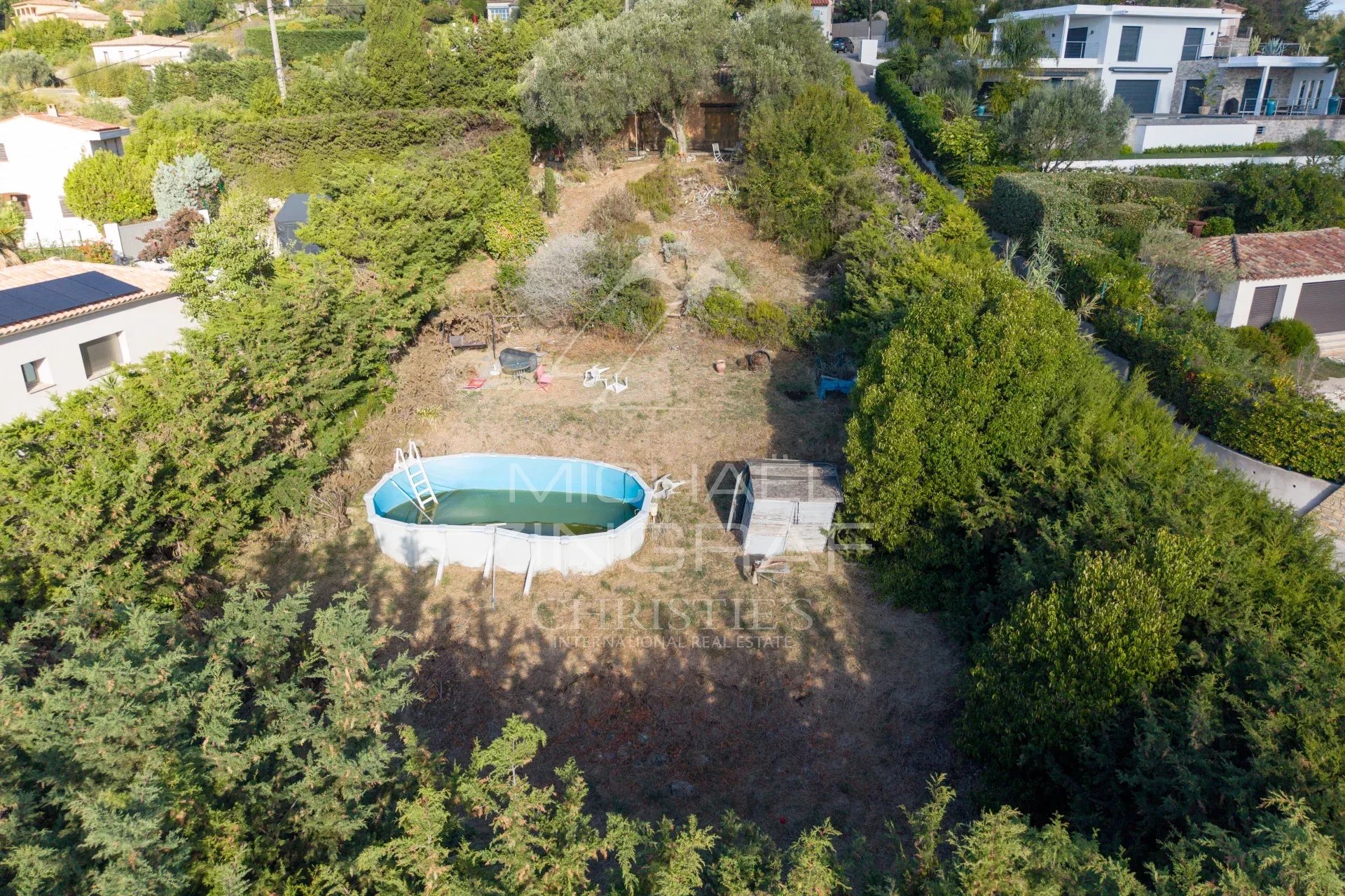 Property with building potential – Sea and hill views