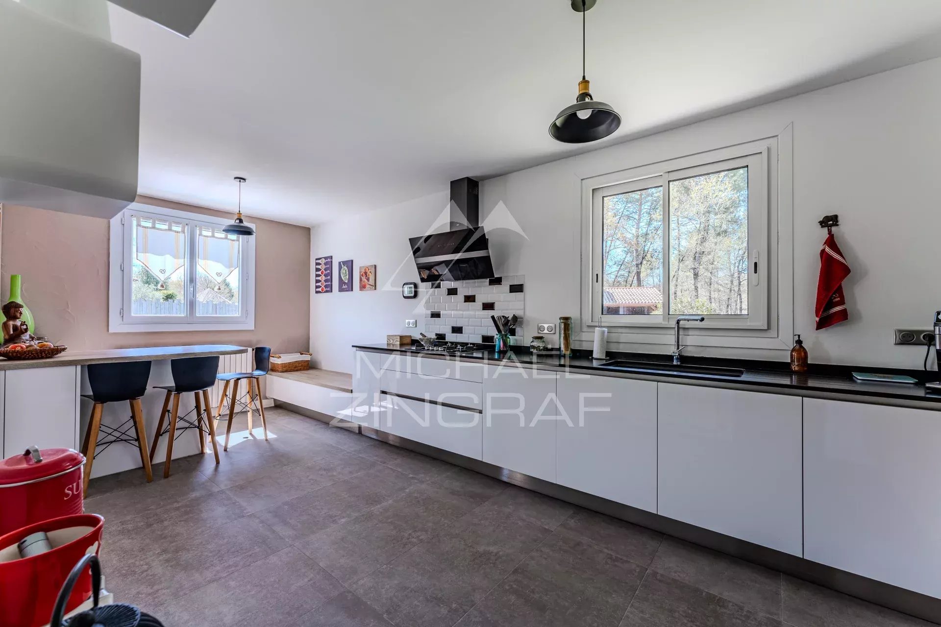 Une rénovation contemporaine au sud du Bassin