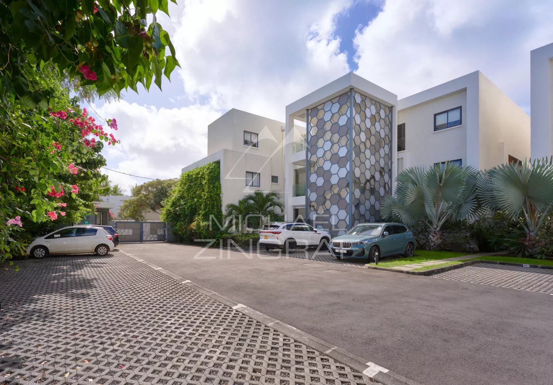 Élégant Appartement de 3 Chambres dans une Résidence Sécurisée à Pointe aux Canonniers