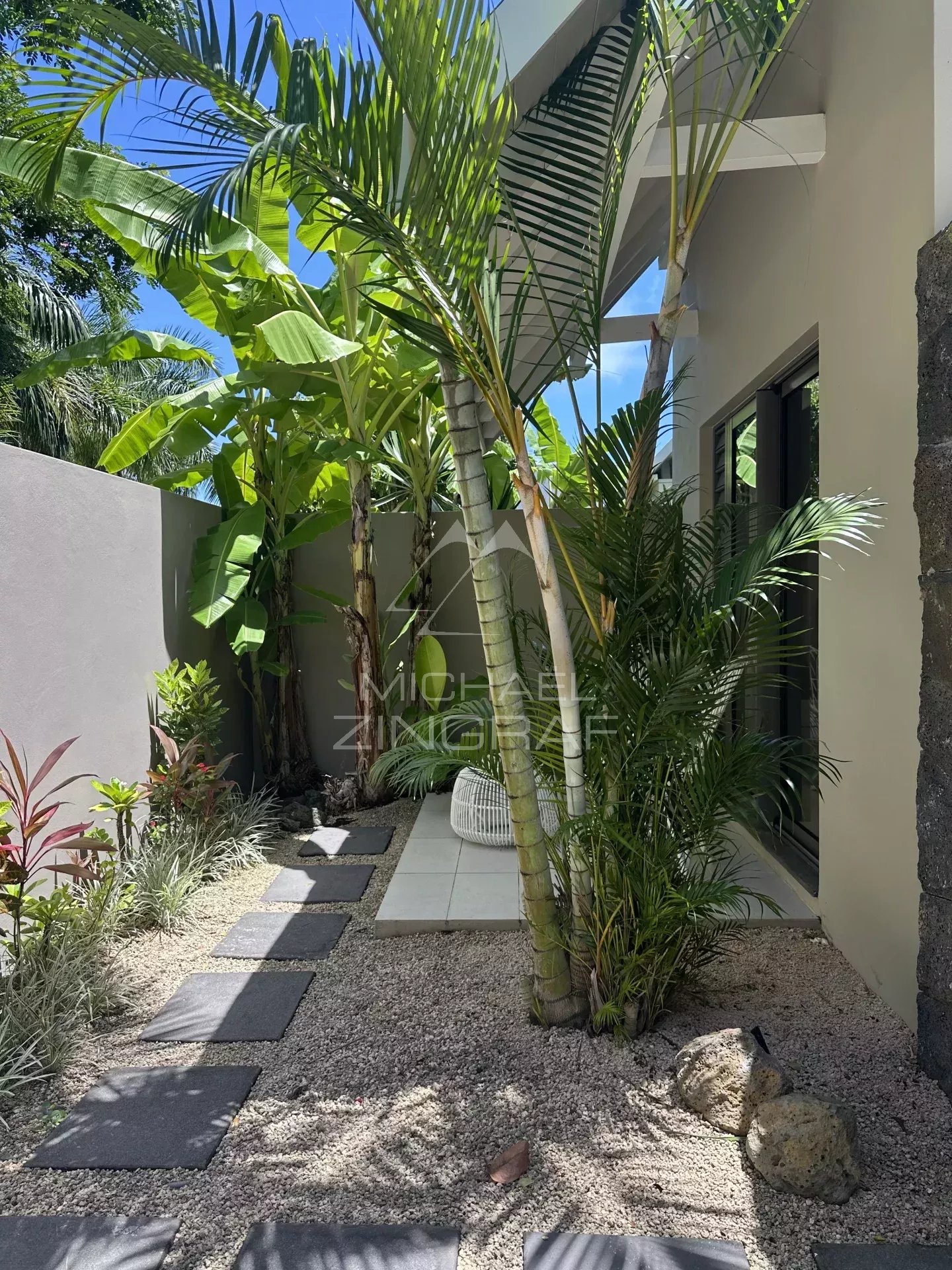 Exceptional duplex in the heart of Anahita