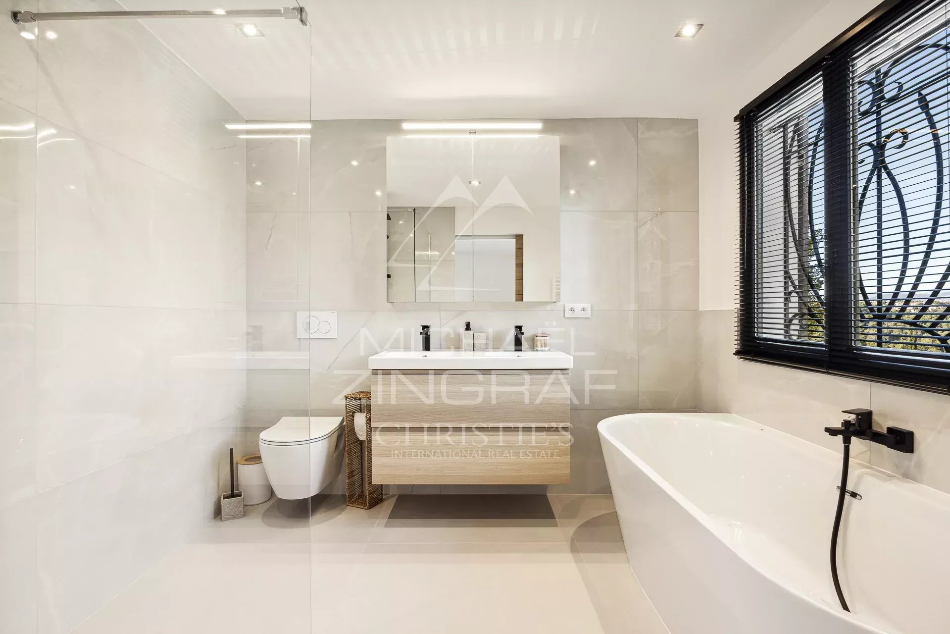 Mougins - Location longue durée - Villa 5 chambres entièrement rénovée